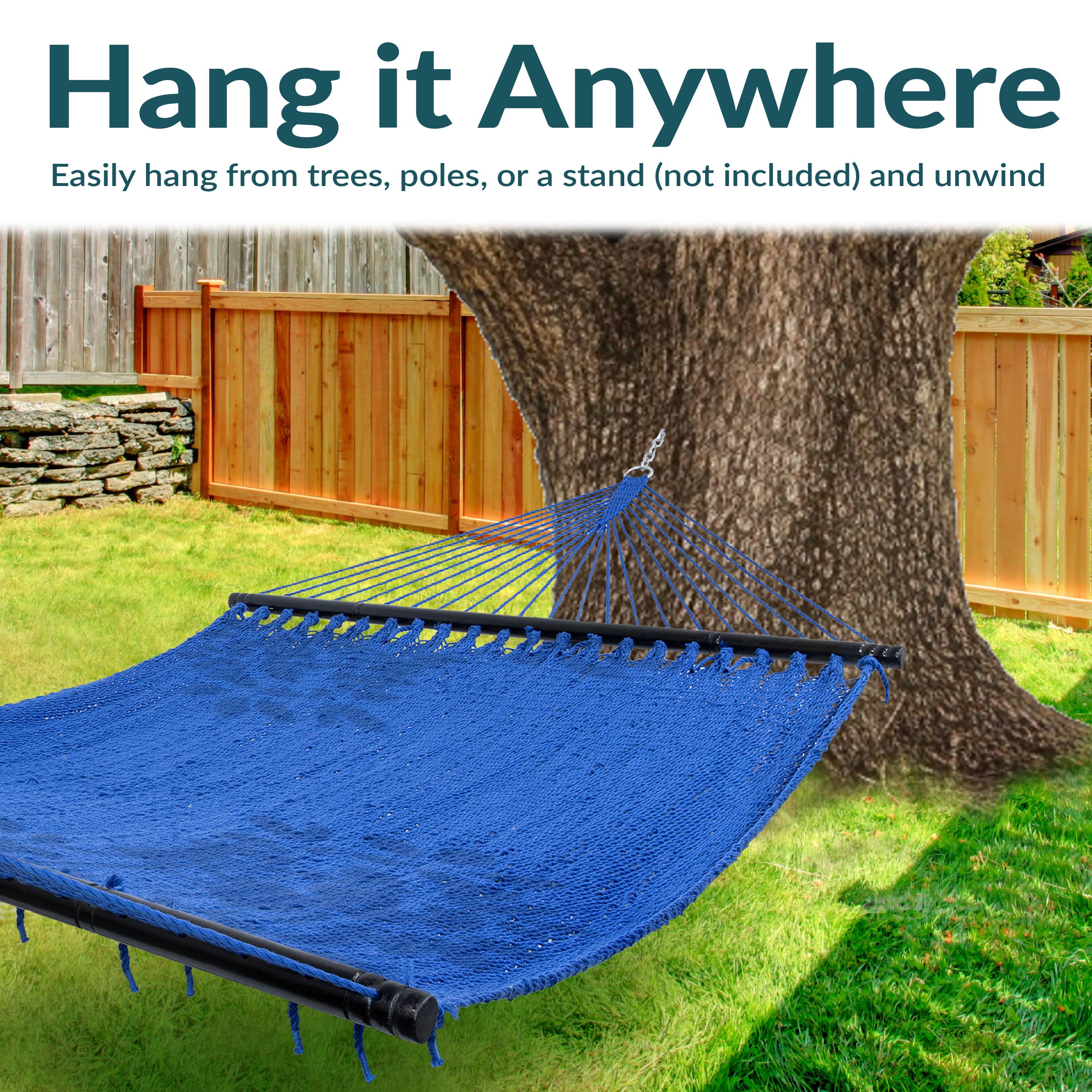 Hang it Anywhere  
Easily hang from trees, poles, or a stand (not included) and unwind