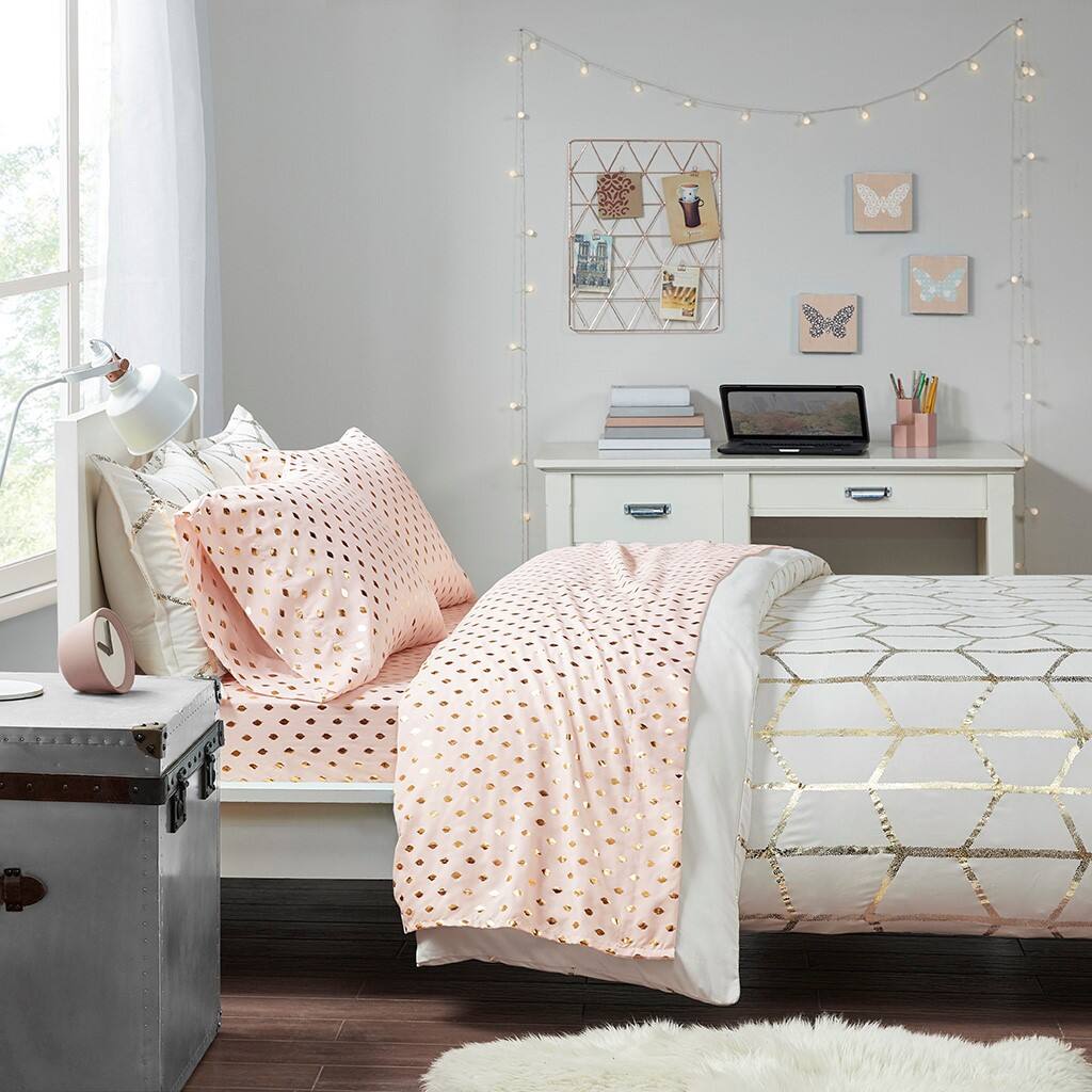 Alt View 2. Gracie Mills - Gracie Mills Juniper Metallic Ikat Dot Printed Sheet Set - Blush/Gold.