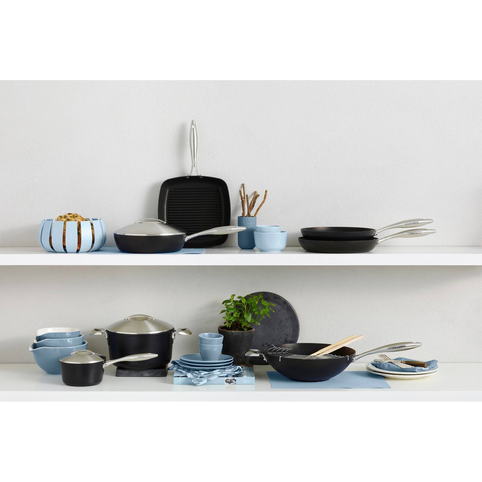 Alt View 3. Scanpan - Professional 9.5 Inch Fry Pan - Black.
