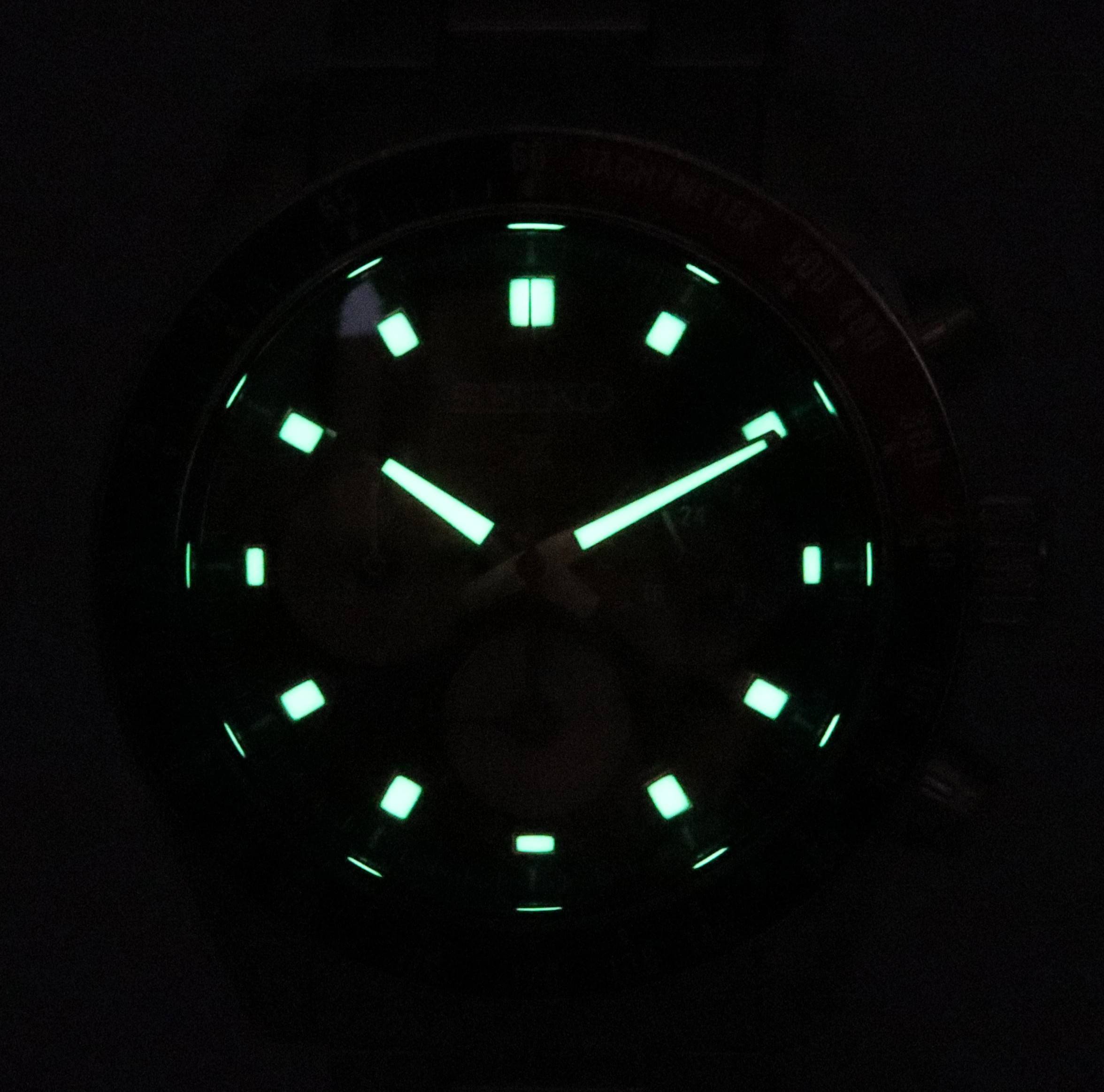 Angle. Seiko - Prospex Speedtimer Go Large Solar Chronograph Black Dial SSC915 SSC915P1 SSC915P 100M Men's Watch - Black.