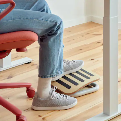 Front. Branch Furniture - Adjustable Footrest – Ergonomic Comfort & Support for Healthier Posture at Any Desk - Woodgrain.