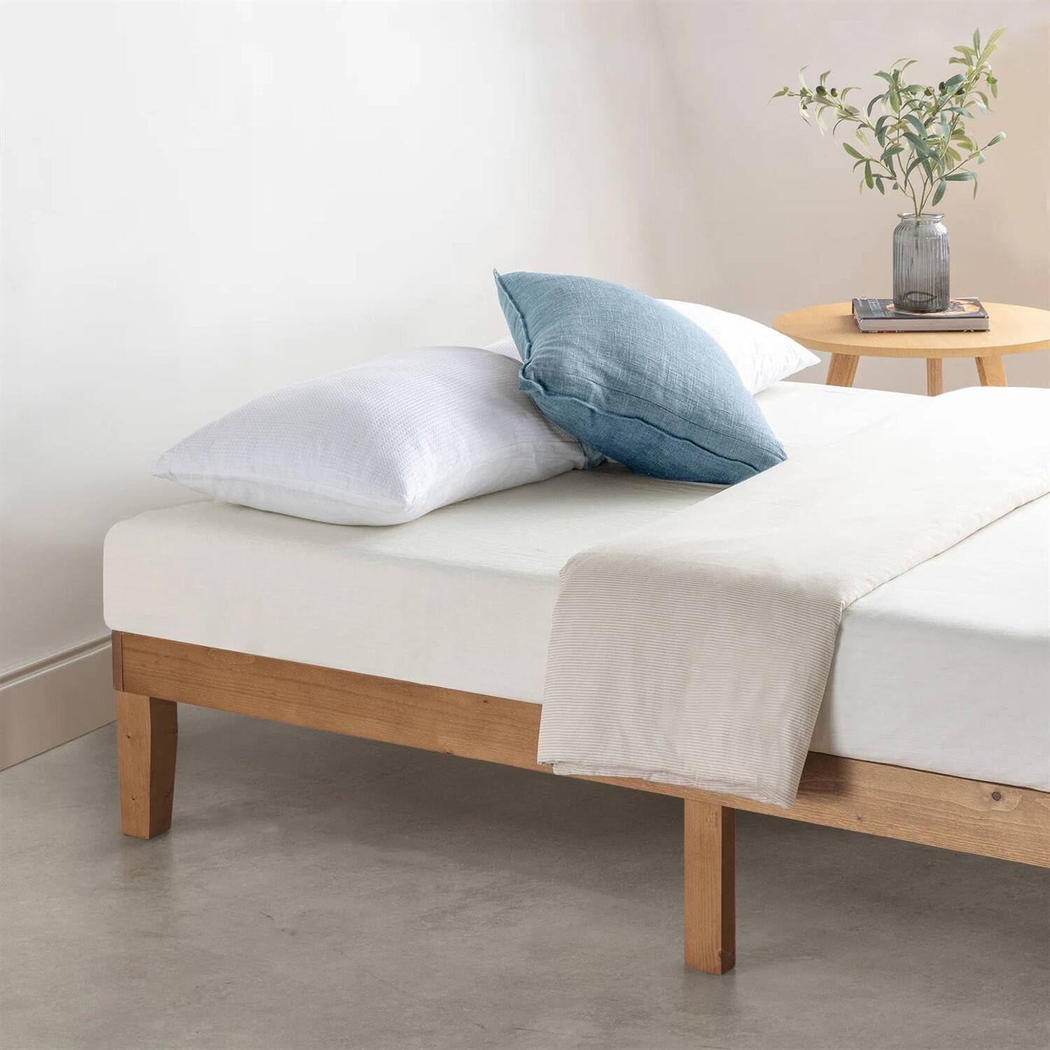 Angle. Hivvago - Hivvago Twin size Solid Wood Platform Bed Frame in Wooden Finish - Brown.