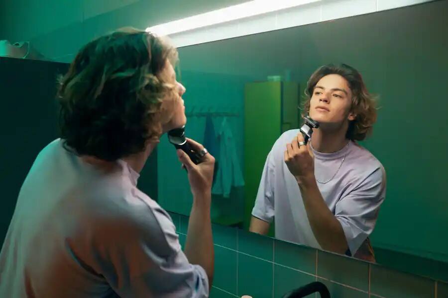 Alt View 3. Philips Norelco - Philips Norelco Shaver 5000X X5004/84, Rechargeable Wet & Dry Shaver with Precision Trimmer - Silver/ Black.