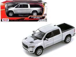 2019 RAM 1500 Laramie Crew Cab Pickup Truck 1/24 Diecast Model Car by Motormax - Silver Metallic