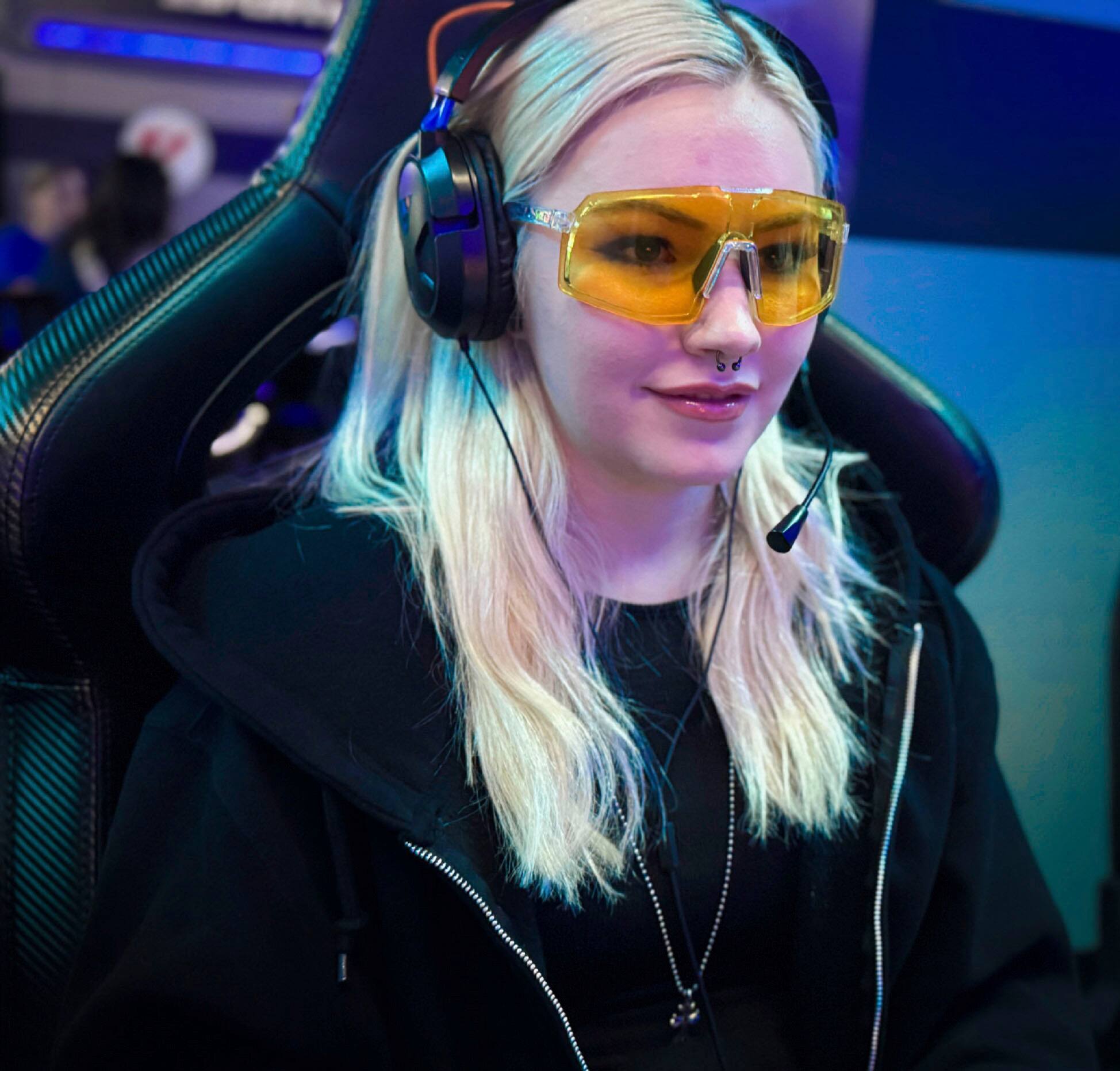 Alt View 14. Kreedom - Phoenix Shield Gaming Glasses with Microfiber Case - Gloss Crystal & Matte Dark Grey.