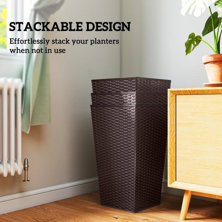 STACKABLE DESIGN  
Effortlessly stack your planters when not in use