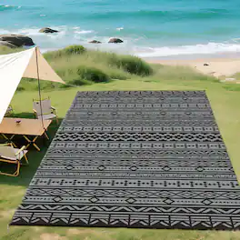 Outsunny - Outdoor Rug for Patio, 9' x 18' Waterproof Large Mat, Reversible Plastic Straw Rug for Décor - Black and Gray Geometric Wall