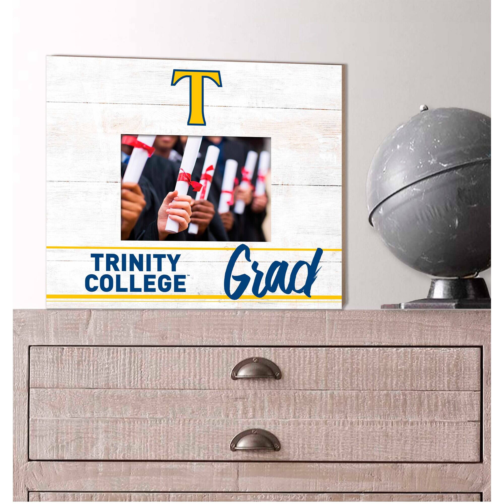 T TRINITY COLLEGE Grad