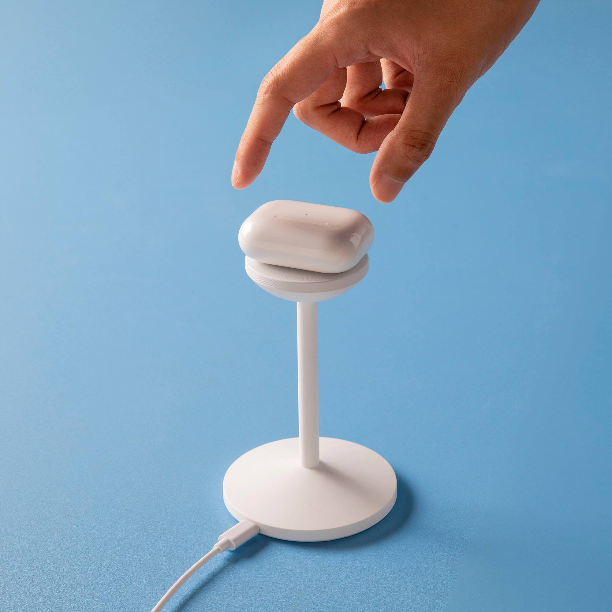 Alt View 2. Anker - MagGo 15W Wireless Stand Charger for iPhone - White.