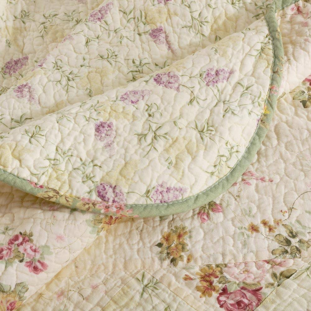 Left. BreeBe - Bliss Quilt Set 3-Piece King/Cal King - Ivory.