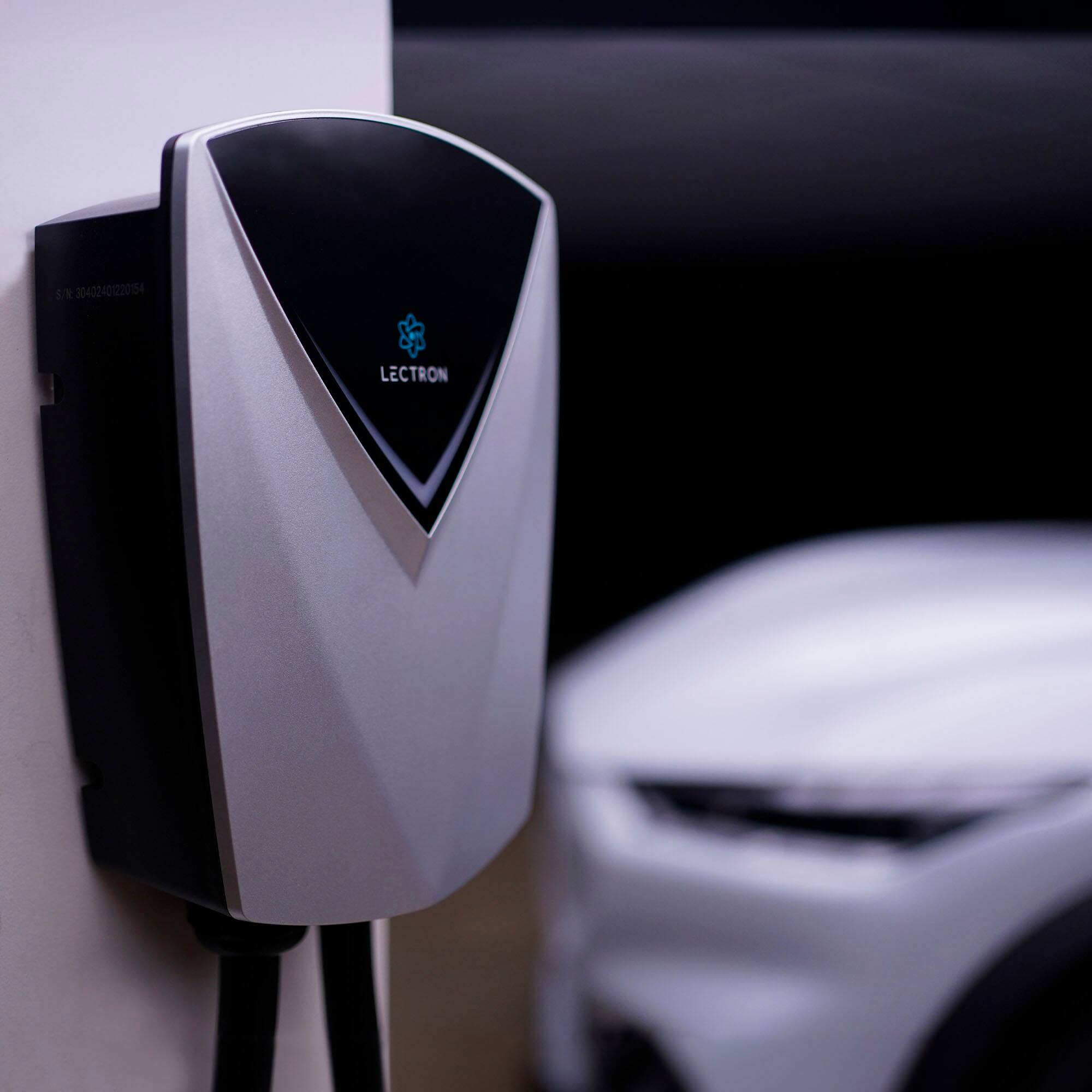 The text on the image reads "Sk 30402401220154 LECTRON."