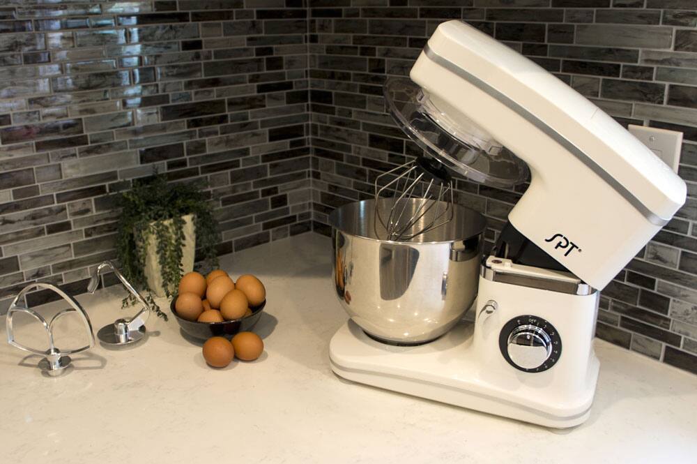 Alt View 2. SPT - 8-Speed Stand Mixer - White.