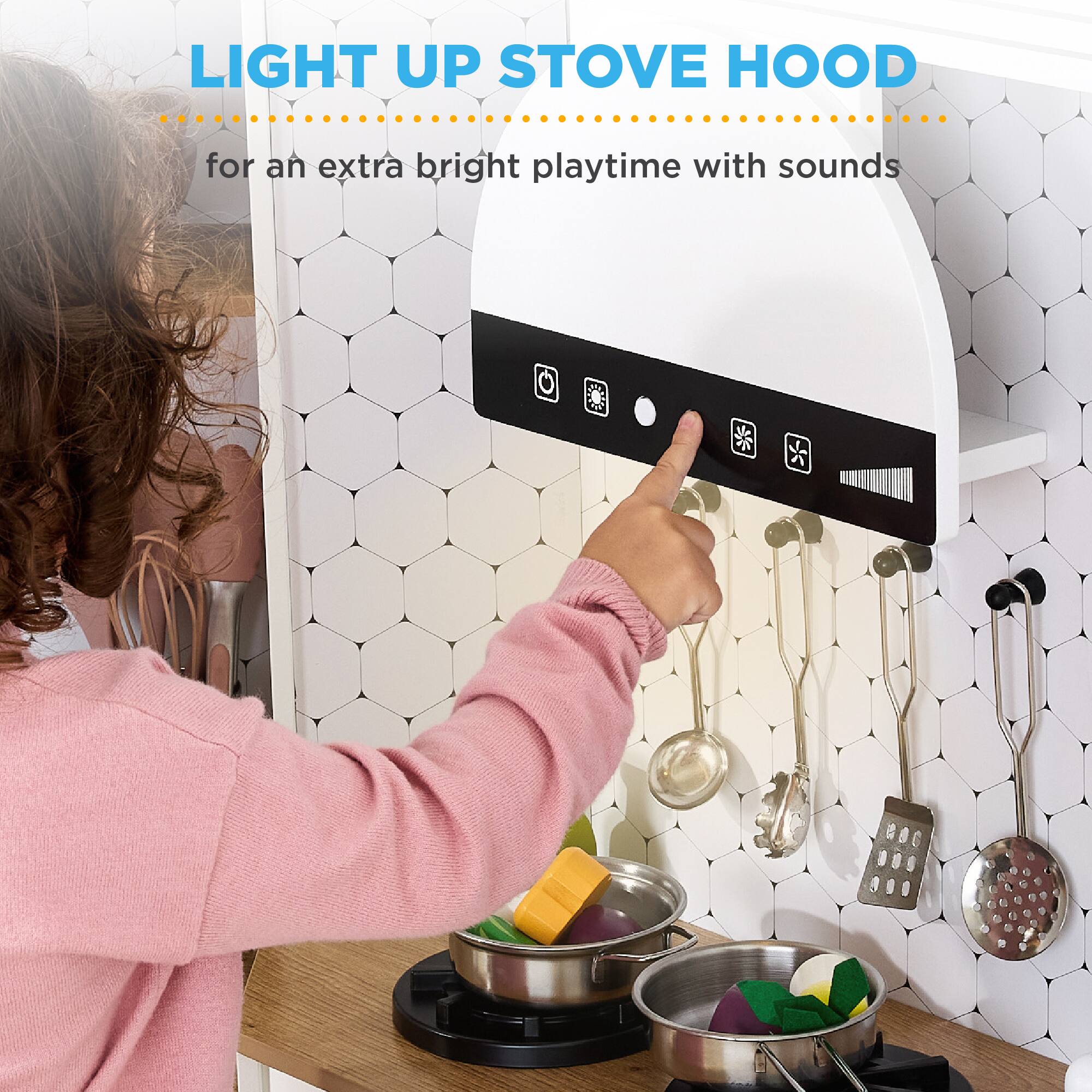 LIGHT UP STOVE HOOD  
for an extra bright playtime with sounds