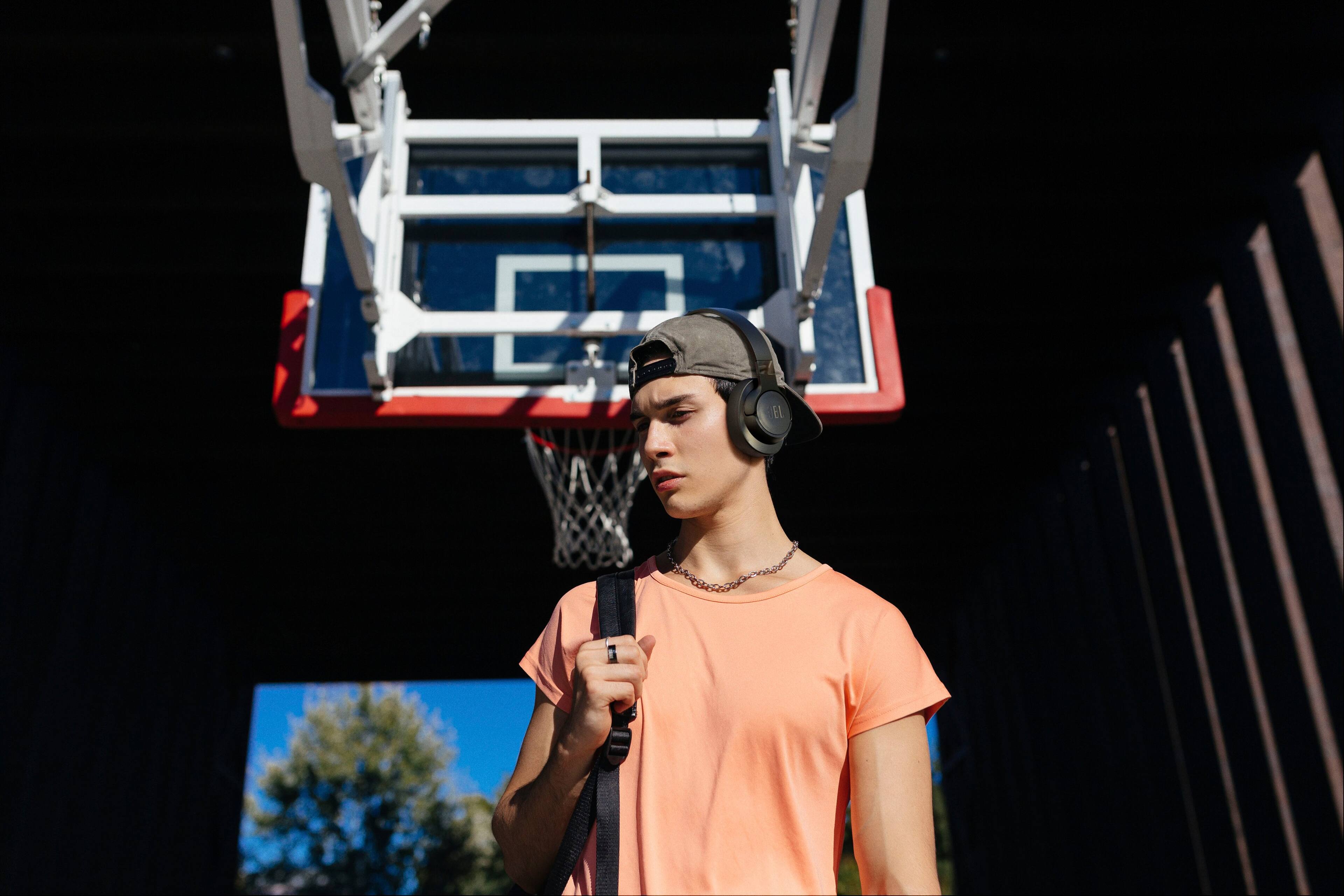 Alt View 19. JBL - Tune 720BT Over-Ear Bluetooth Headpones - 2024 - White.