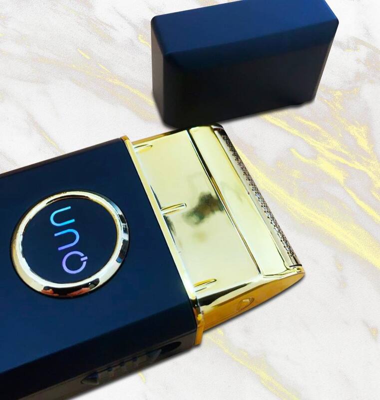 Left. Gamma+ - Uno Travel Sized Single USB Rechargeable Mens Foil Shaver with Cap - Black.