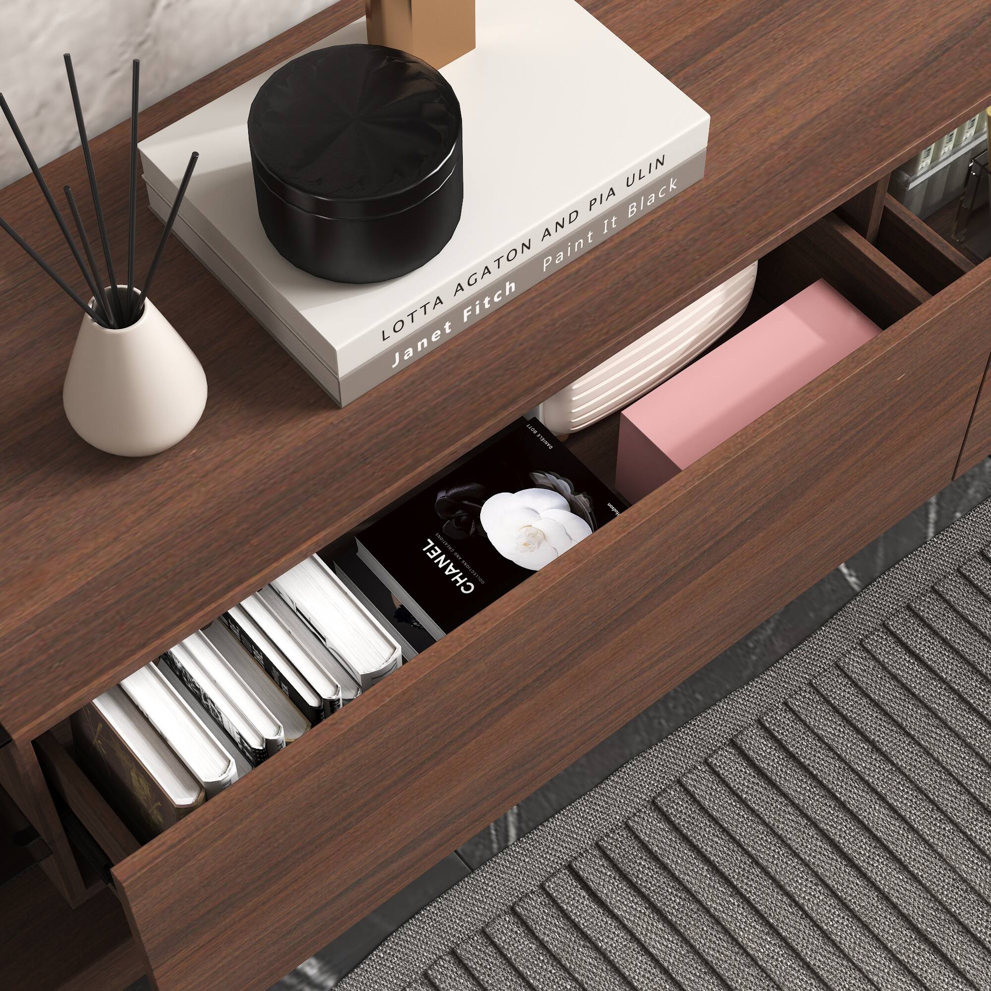 Lotta Agaton and Pia Ulvin  
Paint It Black  
Janet Fitch  

CHANEL