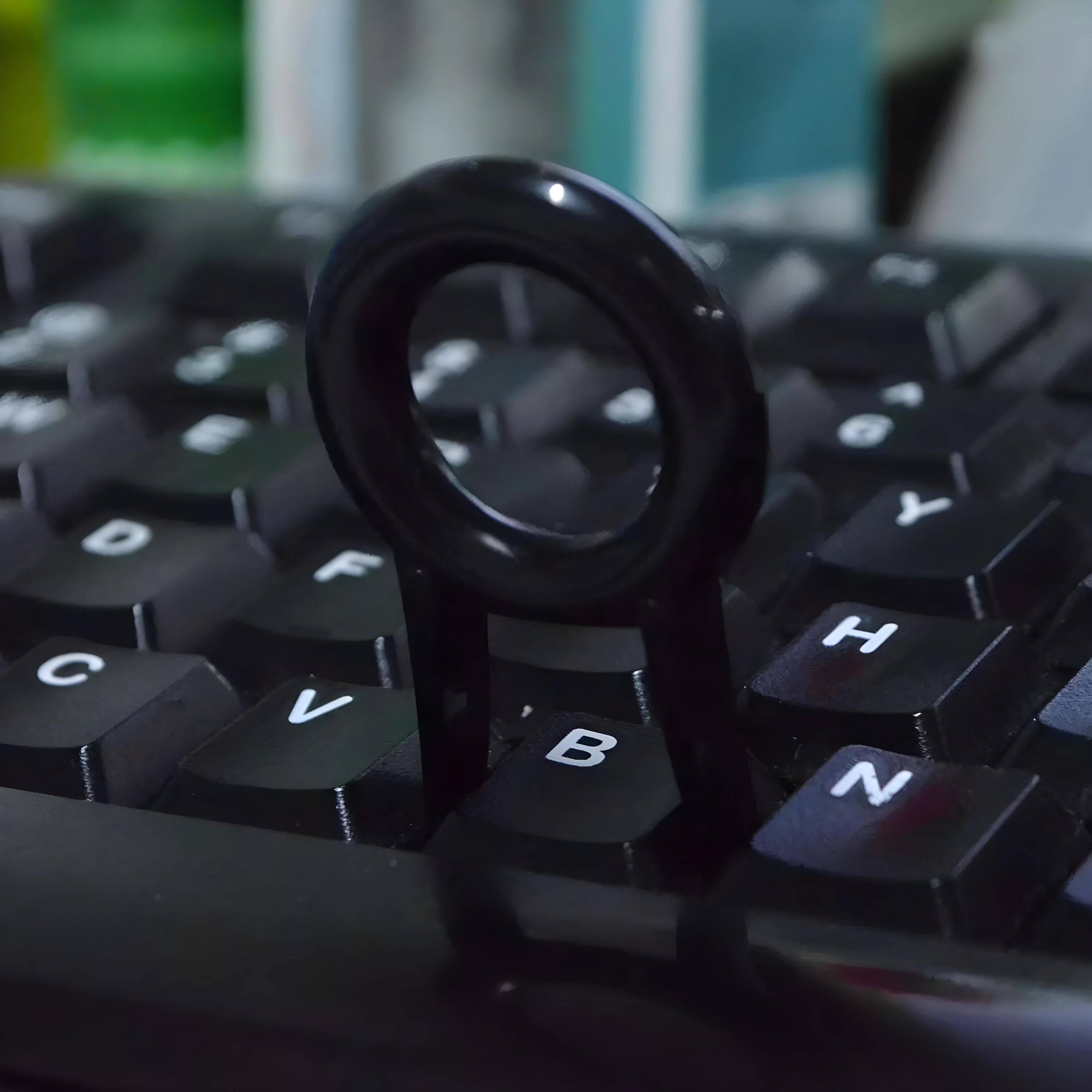 Angle. Kitcheniva - 5-Piece Mechanical Keyboard Key Cap Puller - Black.