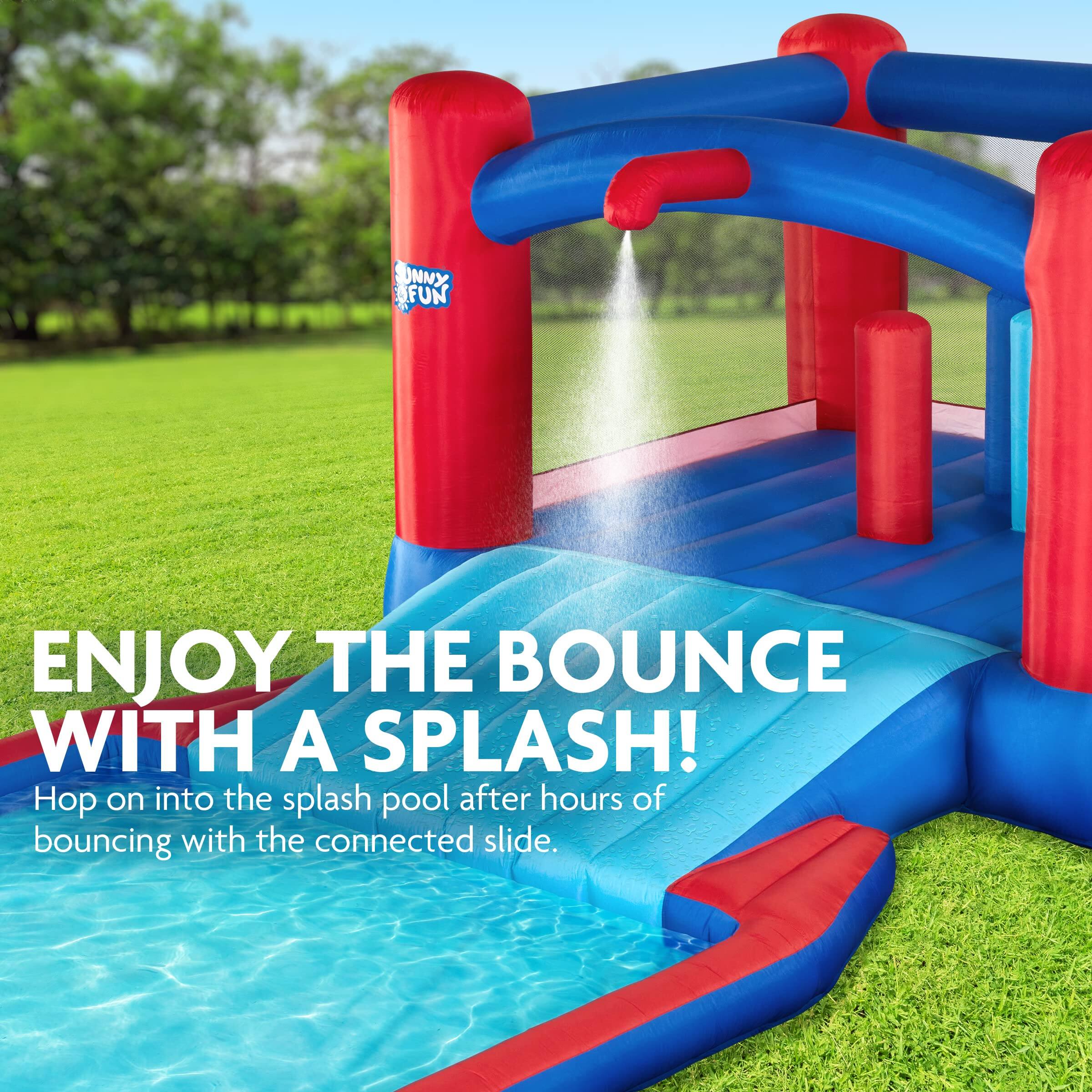 UNNY FUN
ENJOY THE BOUNCE WITH A SPLASH!
Hop on into the splash pool after hours of bouncing with the connected slide.
