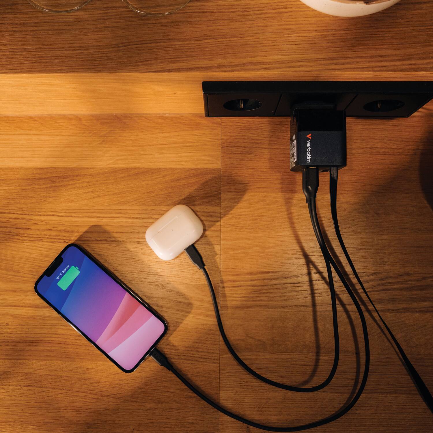 Angle. Verbatim - Verbatim 32217 65-watt Gan Charger With Retractable Cable - black.