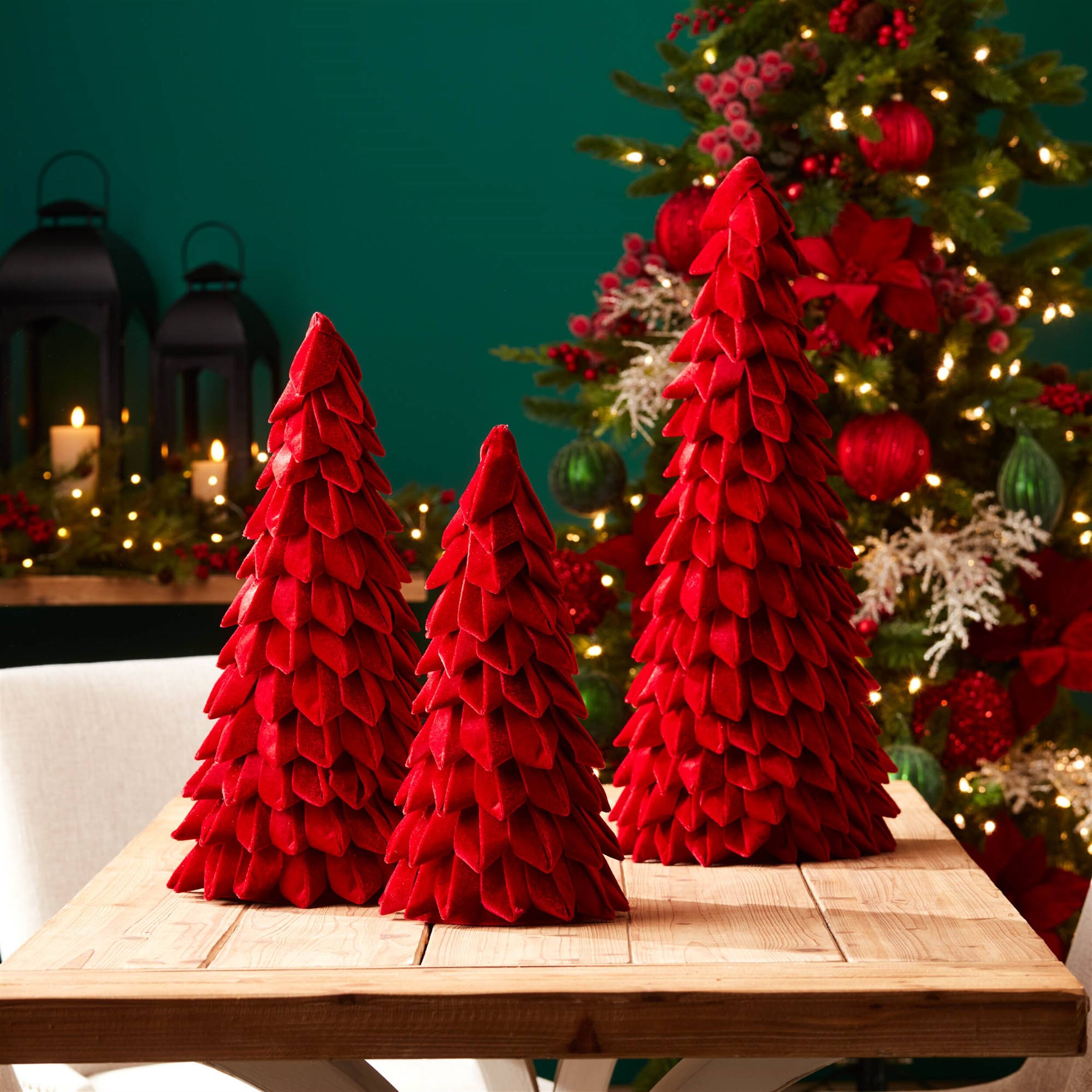 Angle. BreeBe - Fabric Pine Tree (Set of 2) - Red.