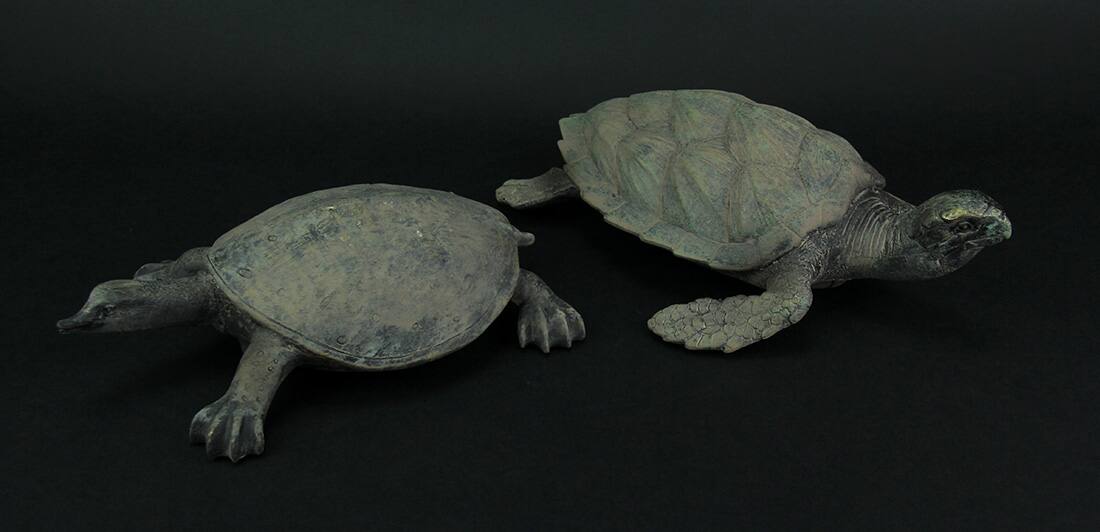 Alt View 1. Zeckos - Hawksbill and Soft Shell Sea Turtle 2 Piece Statue Set - Olive.