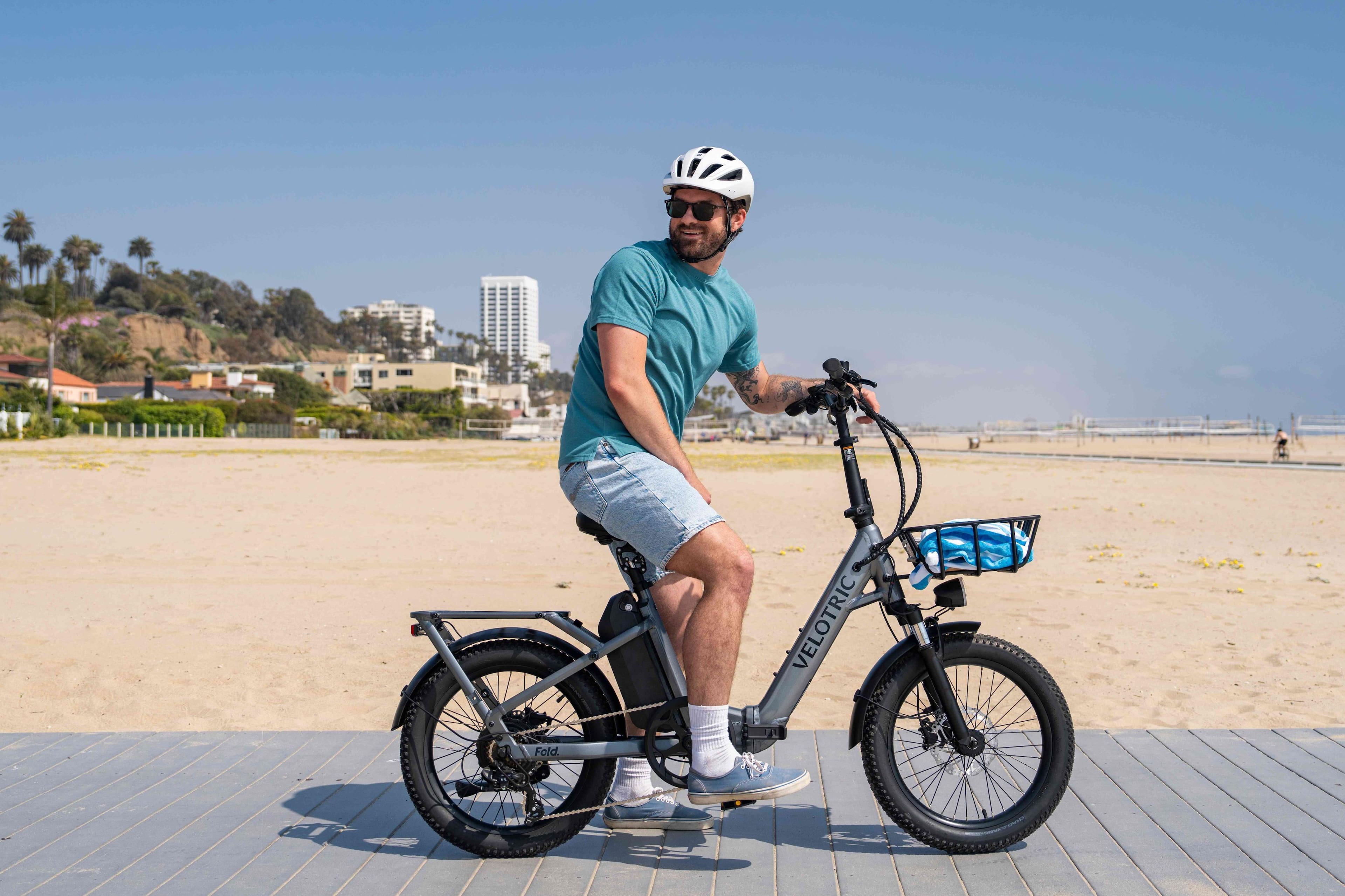 The text on the image reads "CE VELOTRIC Fold."