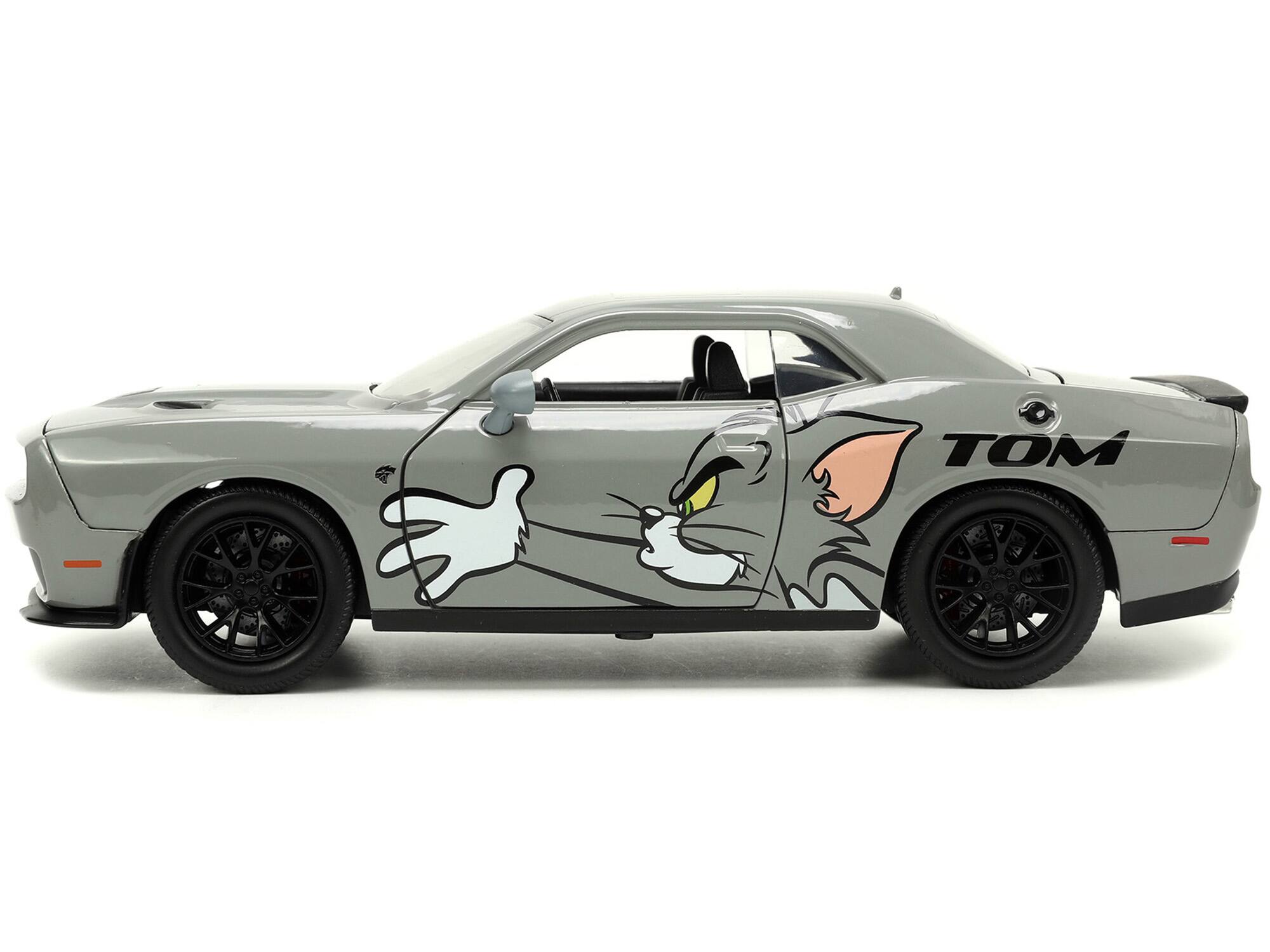 Left. Jada - 2015 Dodge Challenger Hellcat Gray with Tom Graphics and Jerry Figure Tom and Jerry Hollywood Rides Series 1/24 - Gray.