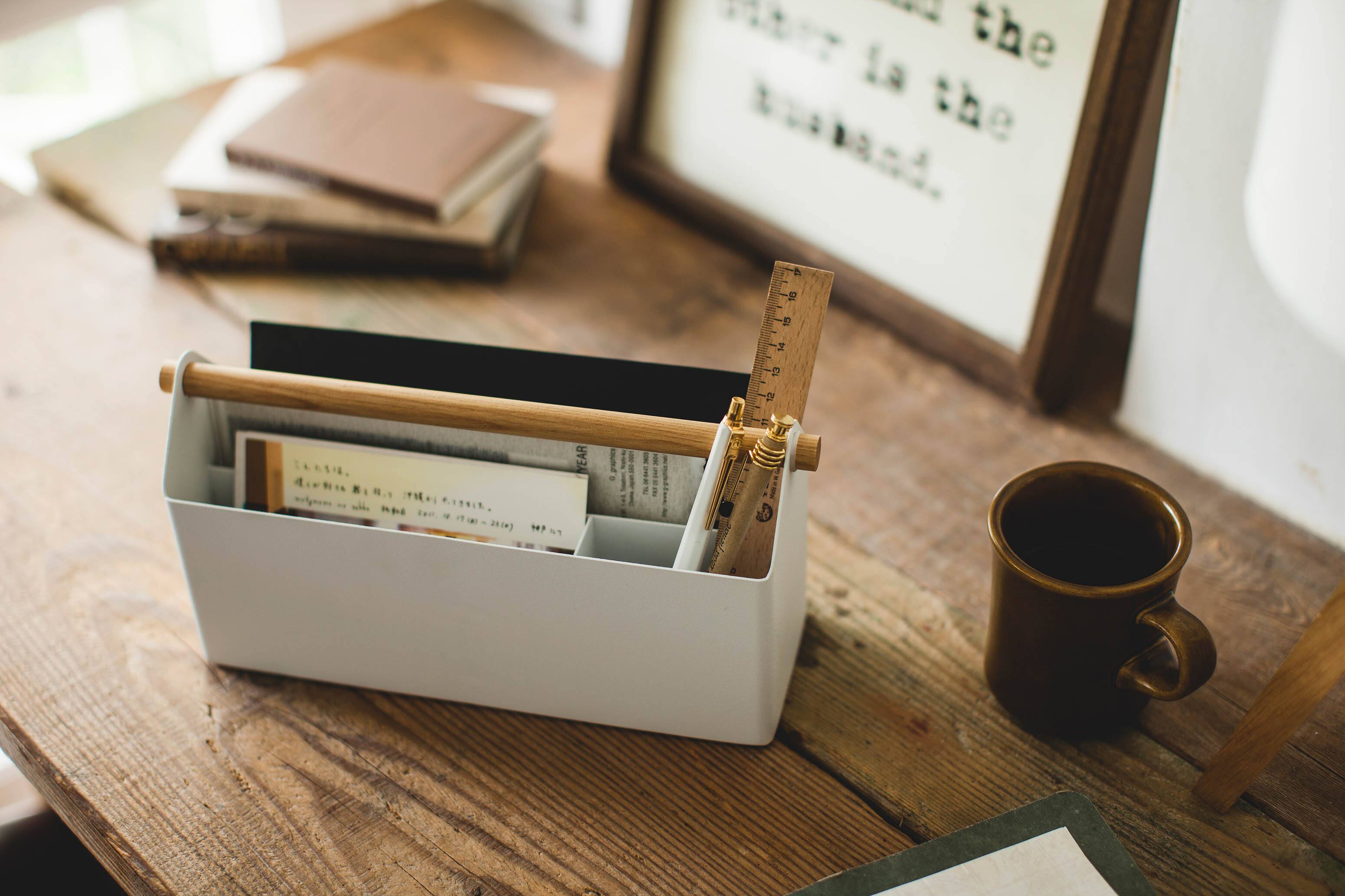 The text in the image reads:

"la the divhi elore 6ITTIL. n 21(0) 147 WEAR cun I I - j I 1 E 1 mhd d a I I A 10 15 13 I EIO 1"

Corrected and grouped text:

"la the divhi elore 6ITTIL. n 21(0) 147 WEAR cun I I - j I 1 E 1 mhd d a I I A 10 15 13 I EIO 1"

It appears to be a mix of letters and numbers, possibly from a code or cipher. Without additional context, it's difficult to decipher the exact meaning.