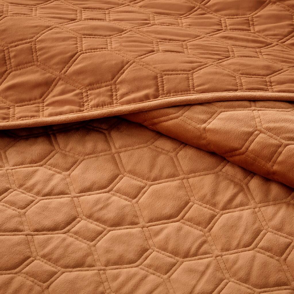Alt View 5. Gracie Mills - Gracie Mills Gayle 3-Piece Casual Geometric Velvet Quilt Set - Rust.