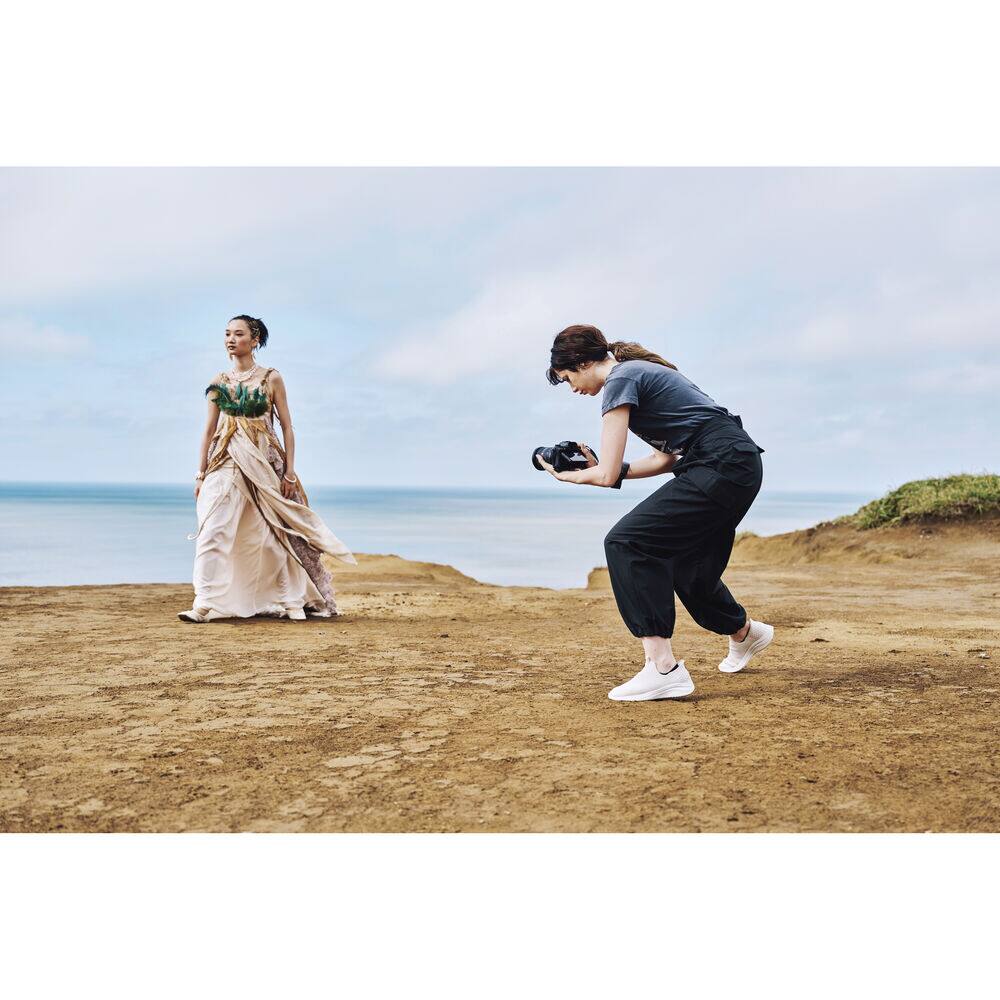 Alt View 6. Sony - Sony Alpha a1 II Mirrorless Camera Bundle + 64GB Card + NP-FZ100 Battery + Camera Bag + Charger + Software Kit.