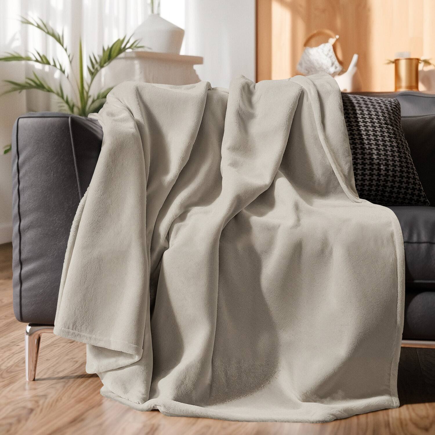 Front. CGK Linens - Ultra Soft 300gsm Fleece Blanket - Cream.