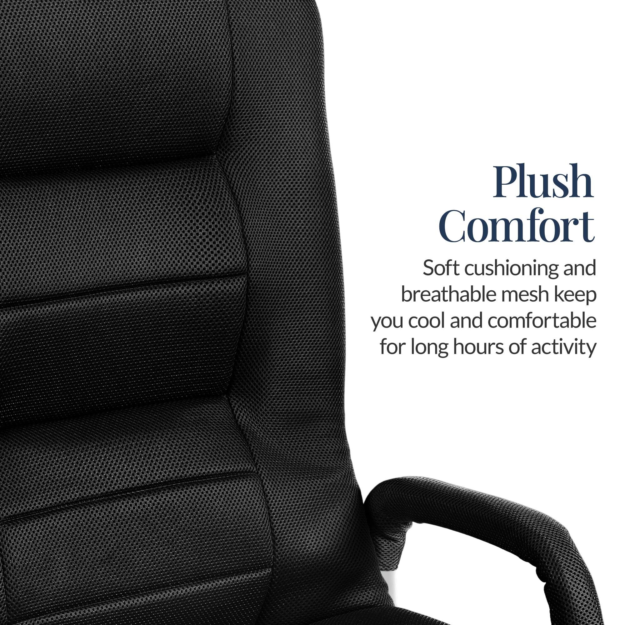 Plush Comfort  
Soft cushioning and breathable mesh keep you cool and comfortable for long hours of activity