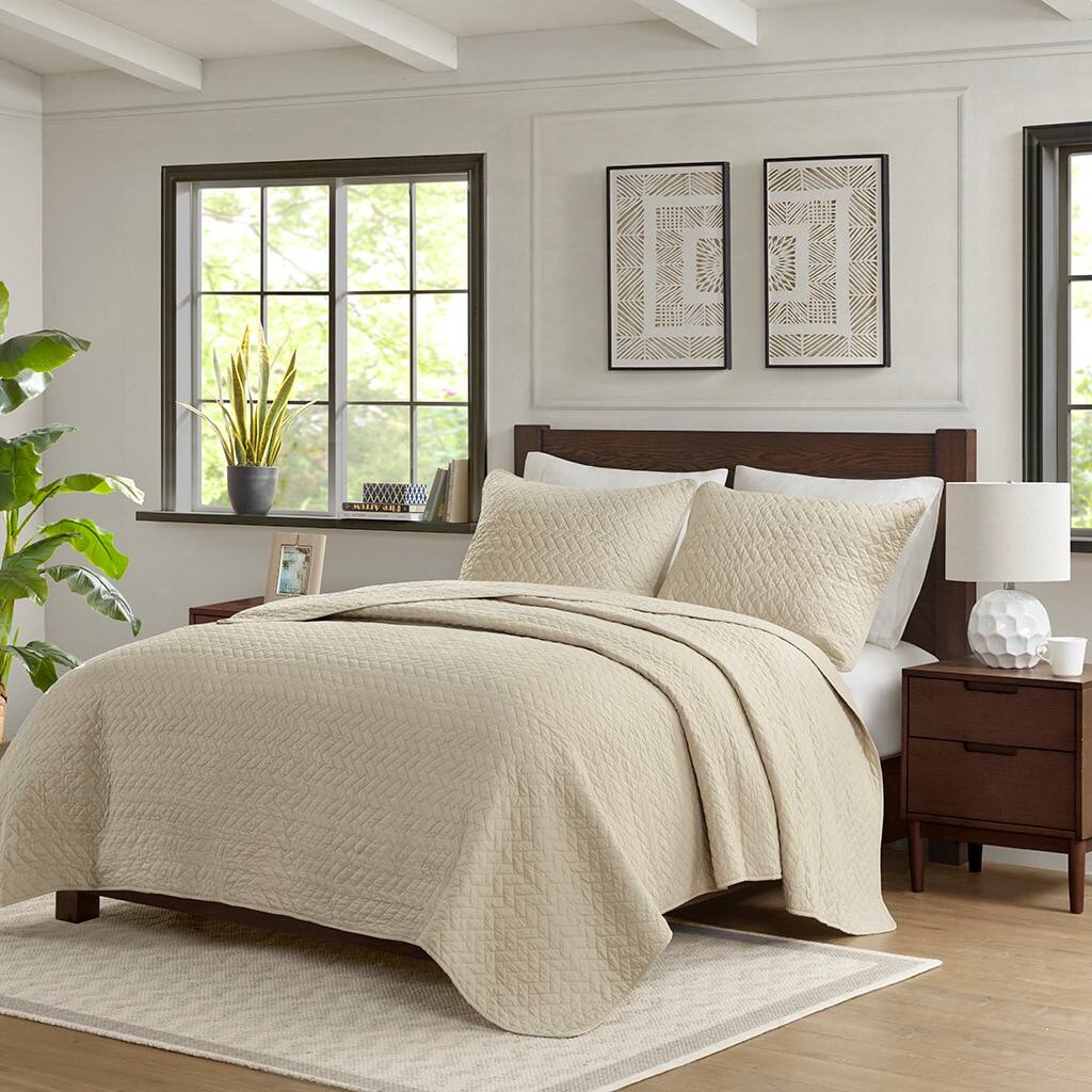 Alt View 1. Gracie Mills - Gracie Mills Ria Solid Oversized Herringbone Quilt Set - Linen.