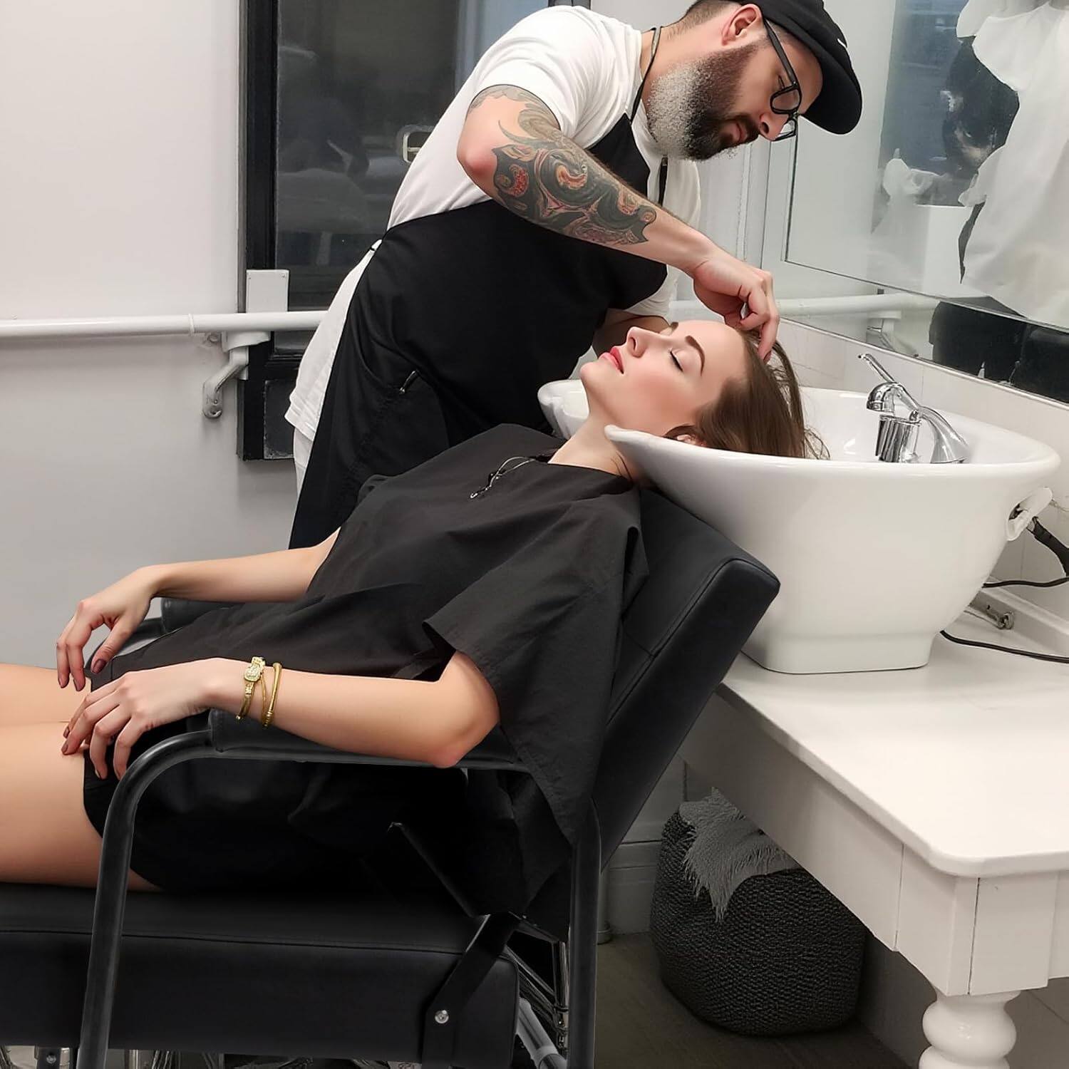 Angle. Winado - Salon Barber Chair with Tilted Backrest Recline Shampoo Chair with Soft Arm Rest, Thick Cushion, PVC Leather for Barber - Black.