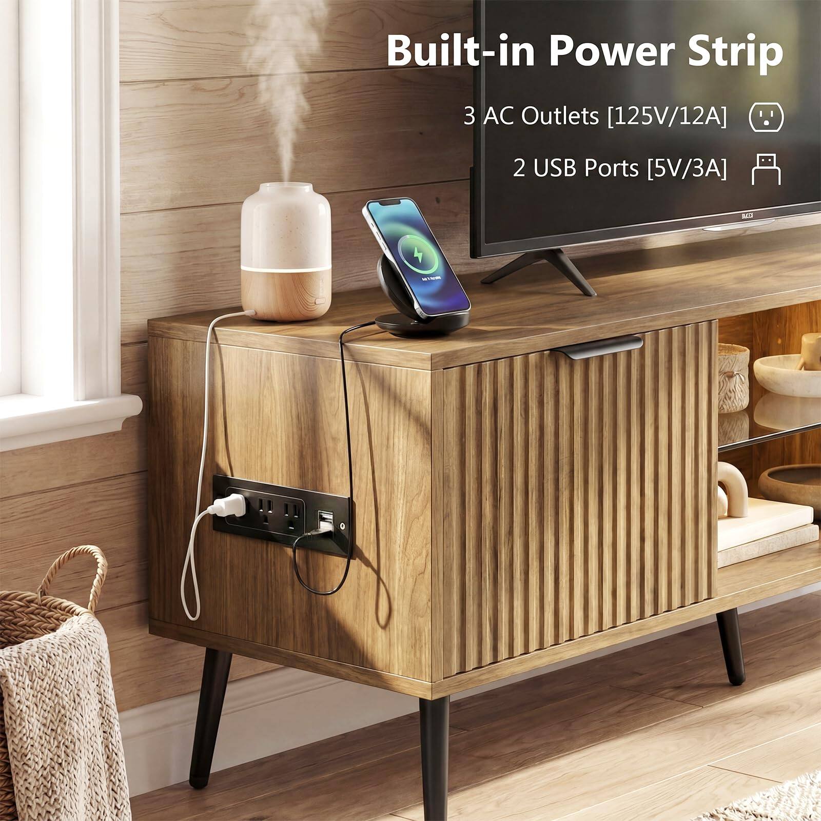 Built-in Power Strip  
3 AC Outlets [125V/12A]  
2 USB Ports [5V/3A]