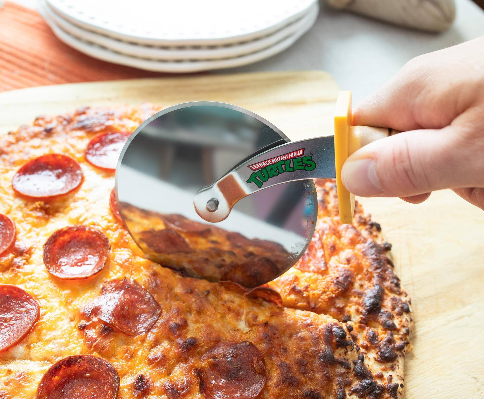 Surreal Entertainment Teenage Mutant Ninja Turtles Pizza Cutter
