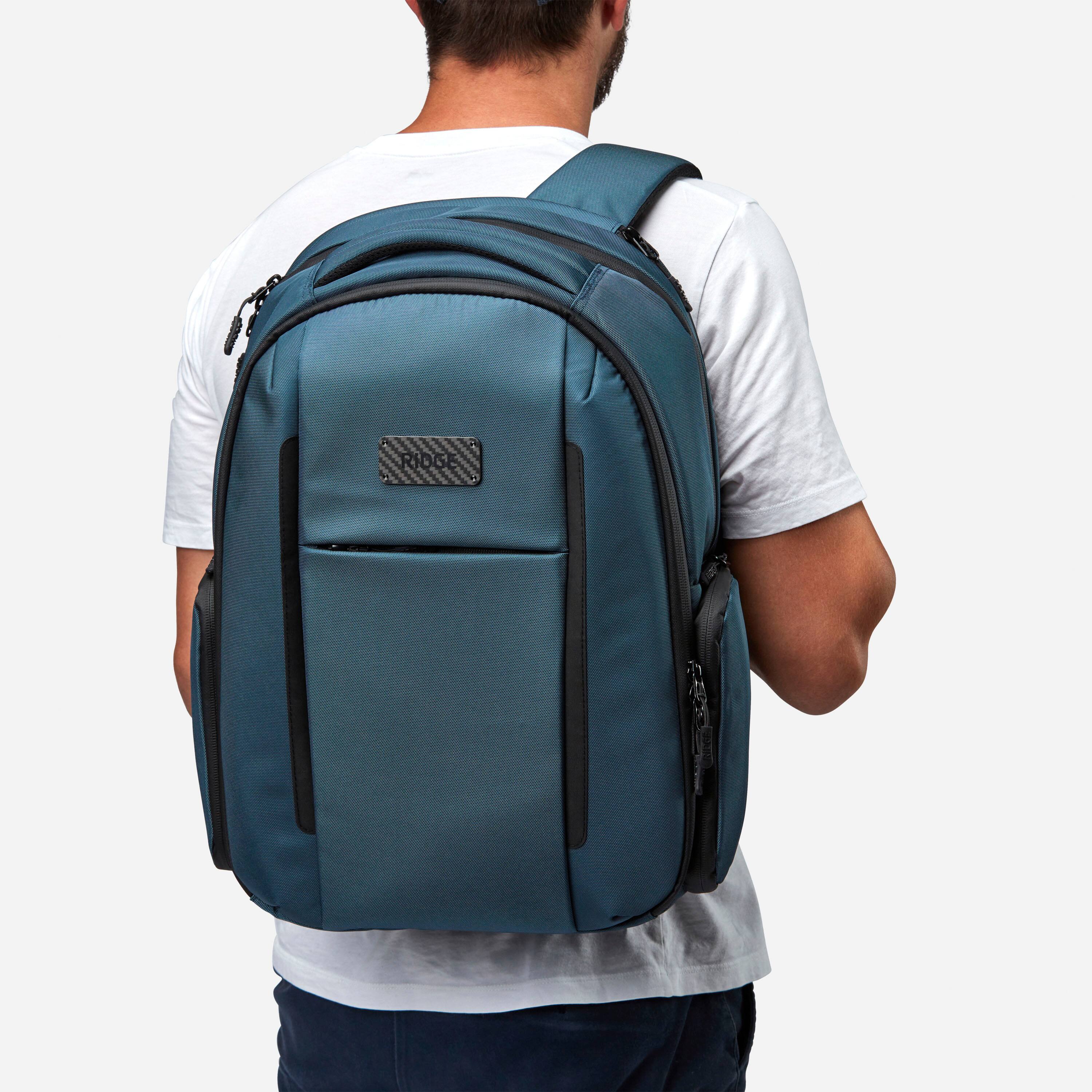 Left. The Ridge Wallet - Commuter Backpack Alpine Navy - Navy.
