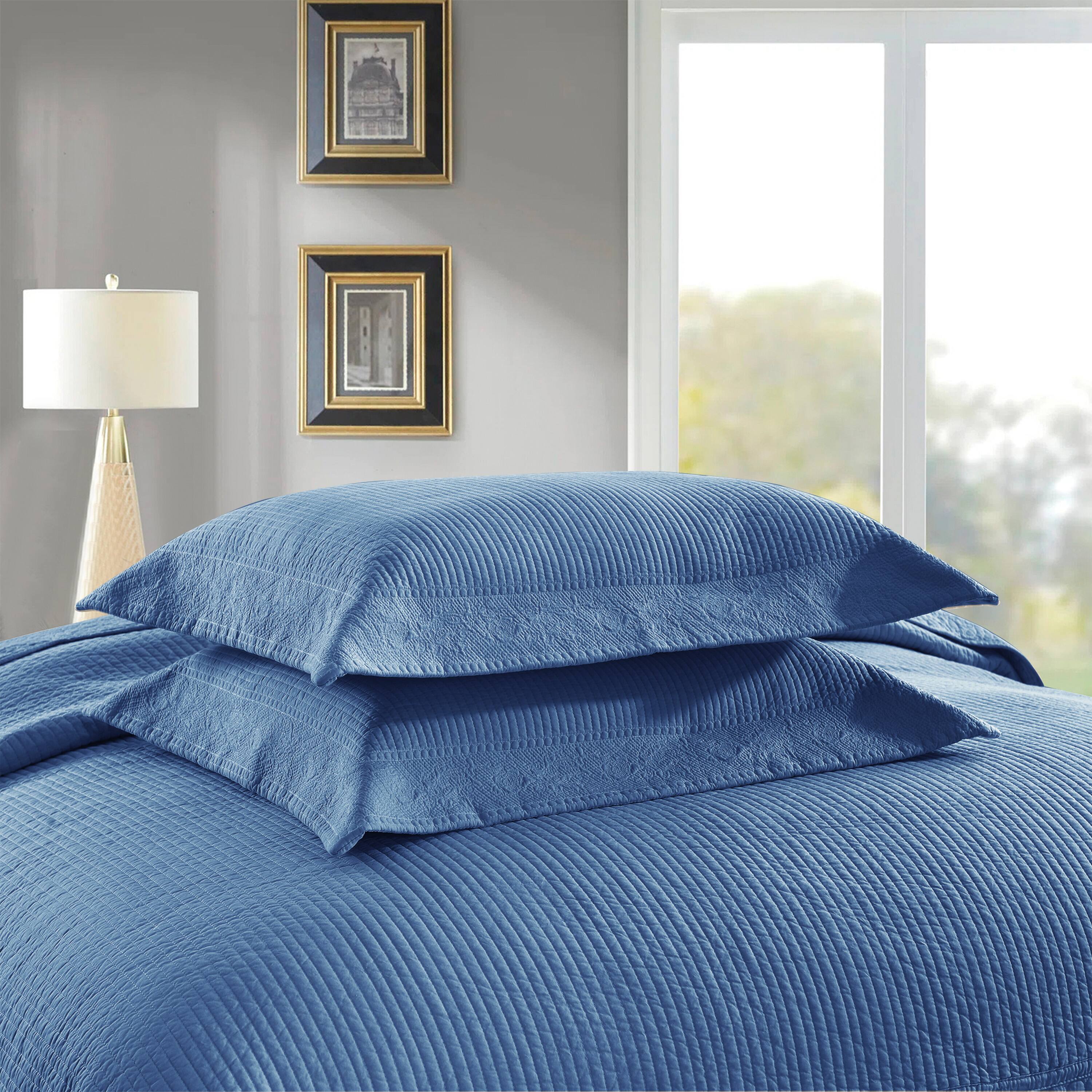 Left. MarCielo - Marcielo 3 Piece 100% Cotton Oversized Bedspread Lightweight Quilt Set - Blue.