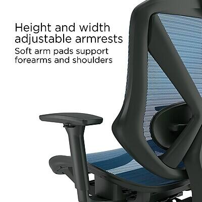 Height and width adjustable armrests  
Soft arm pads support forearms and shoulders