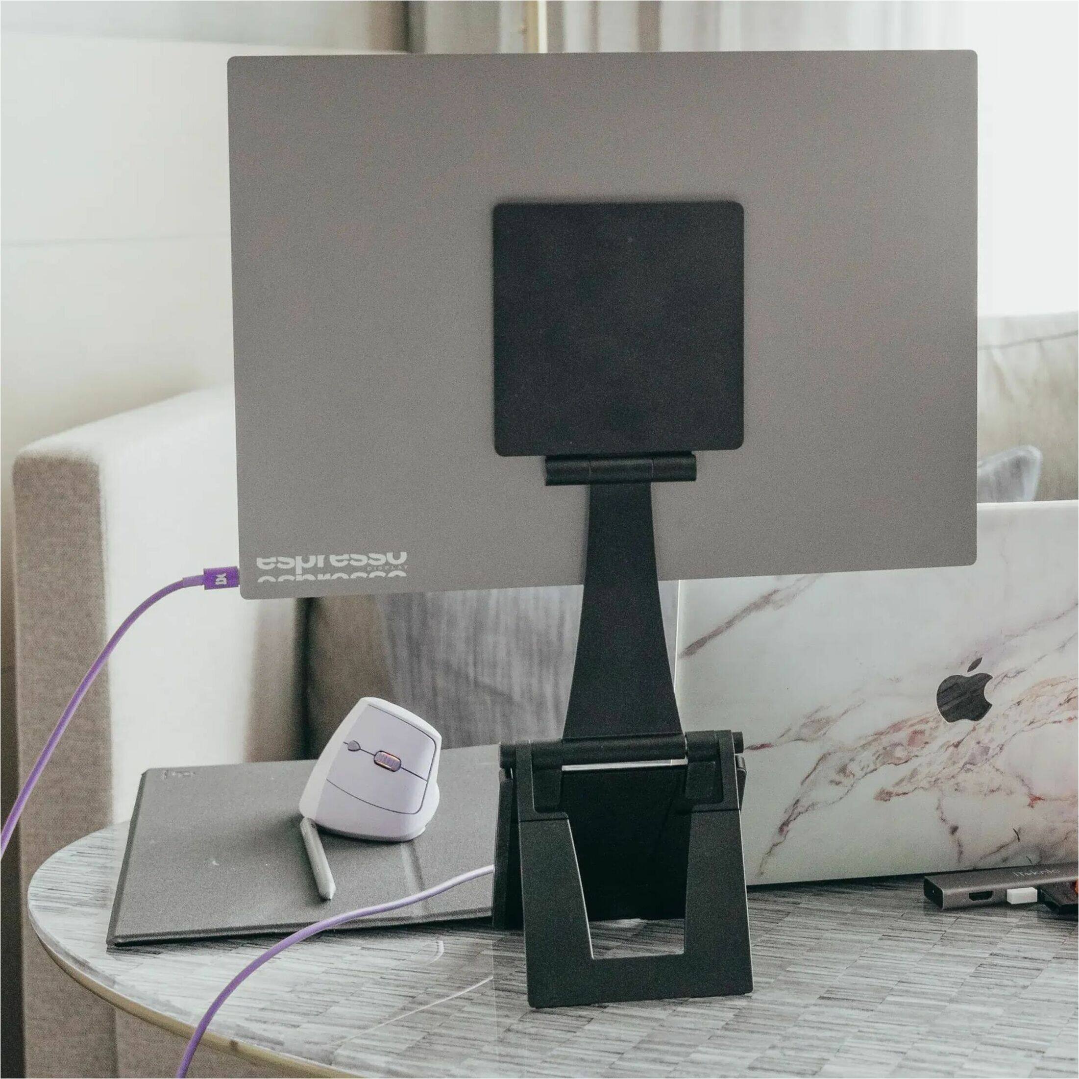 The text on the image is "SUSE" and "ASAUARCA".