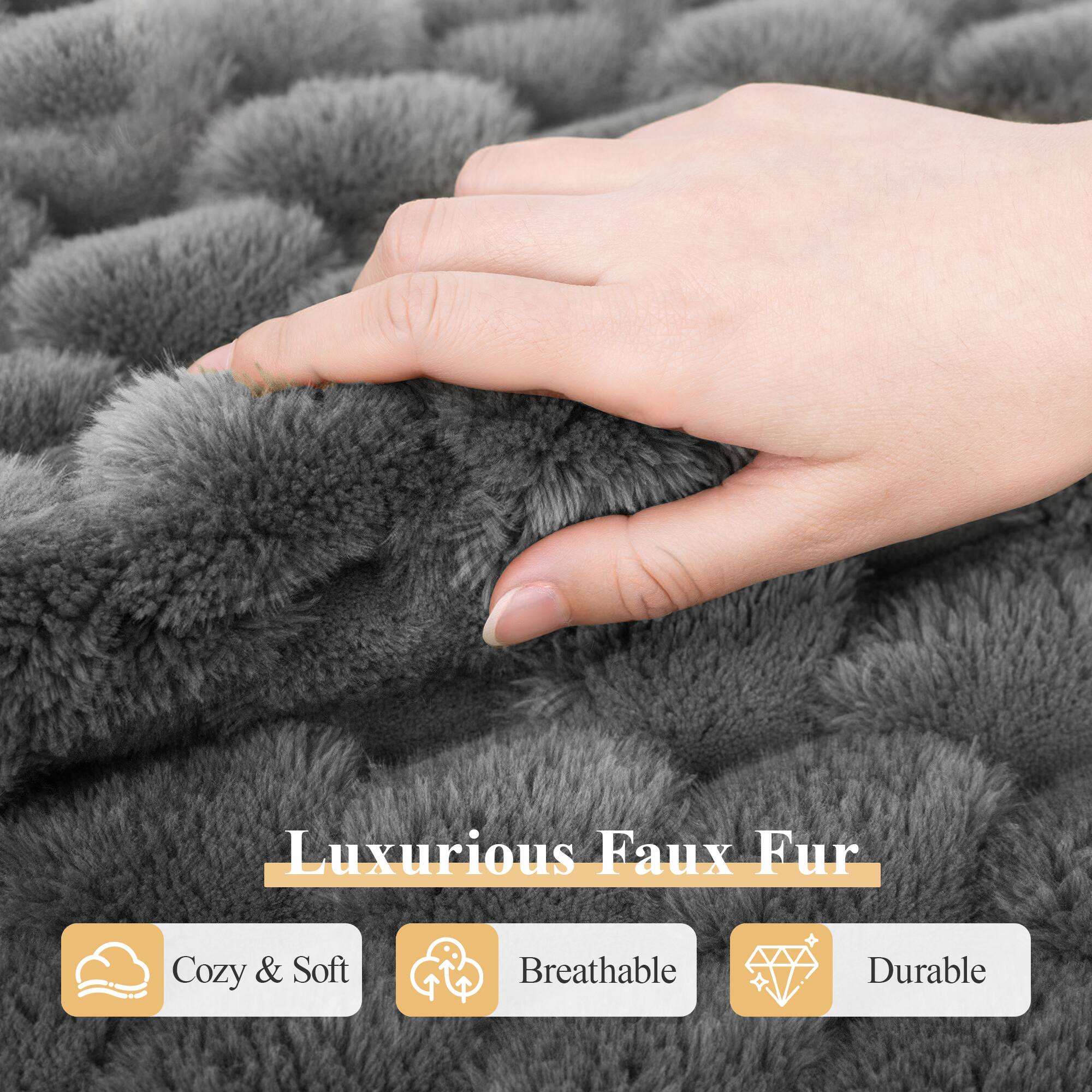 Luxurious Faux Fur

Cozy & Soft  
Breathable  
Durable