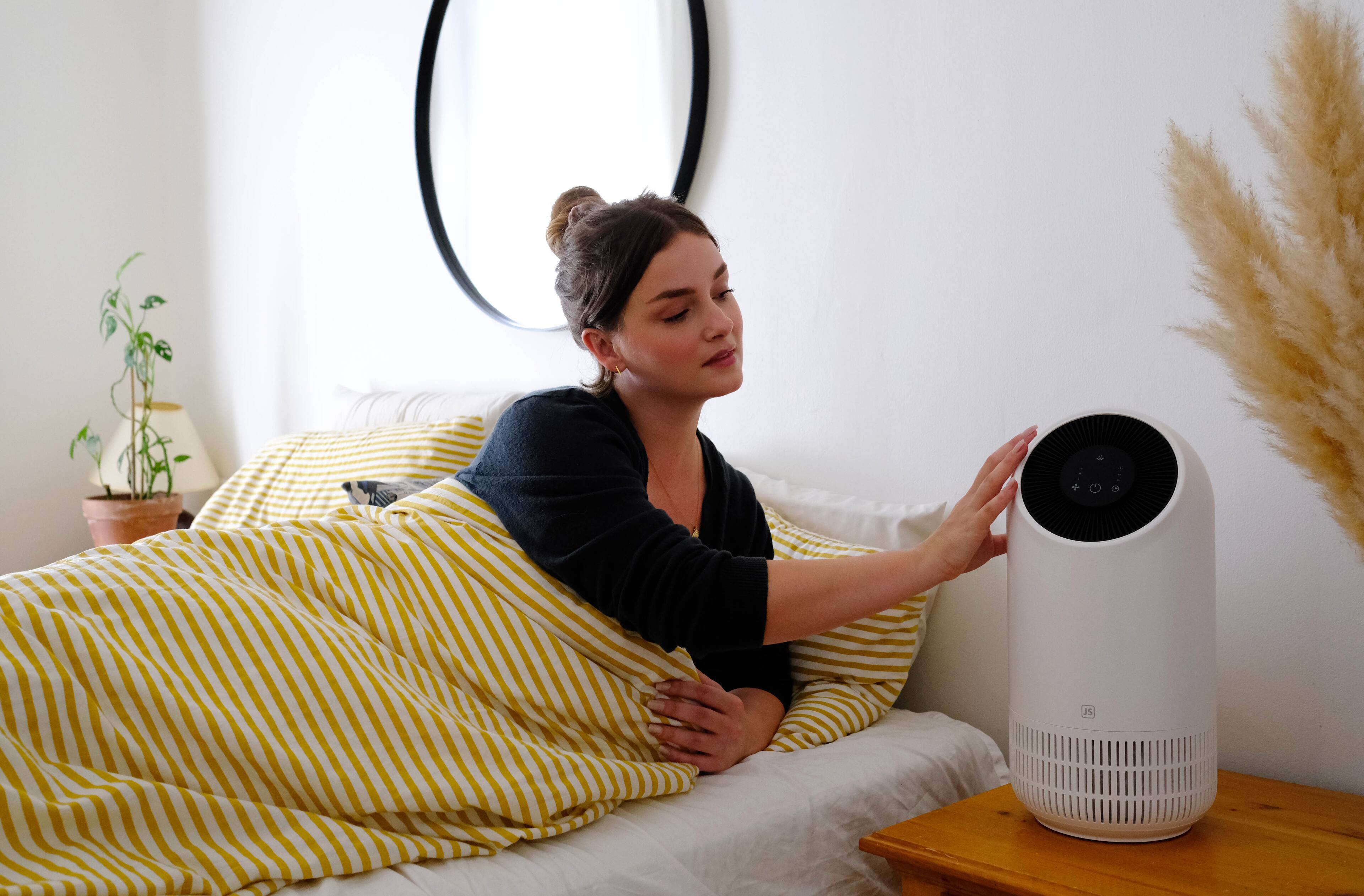 Alt View 5. JS Innovations - JS FLO 2.0 - 3-in-1 HEPA Air Purifier & Odor eliminator - Perfect for small to medium sized rooms up to 130sq/ft - White.