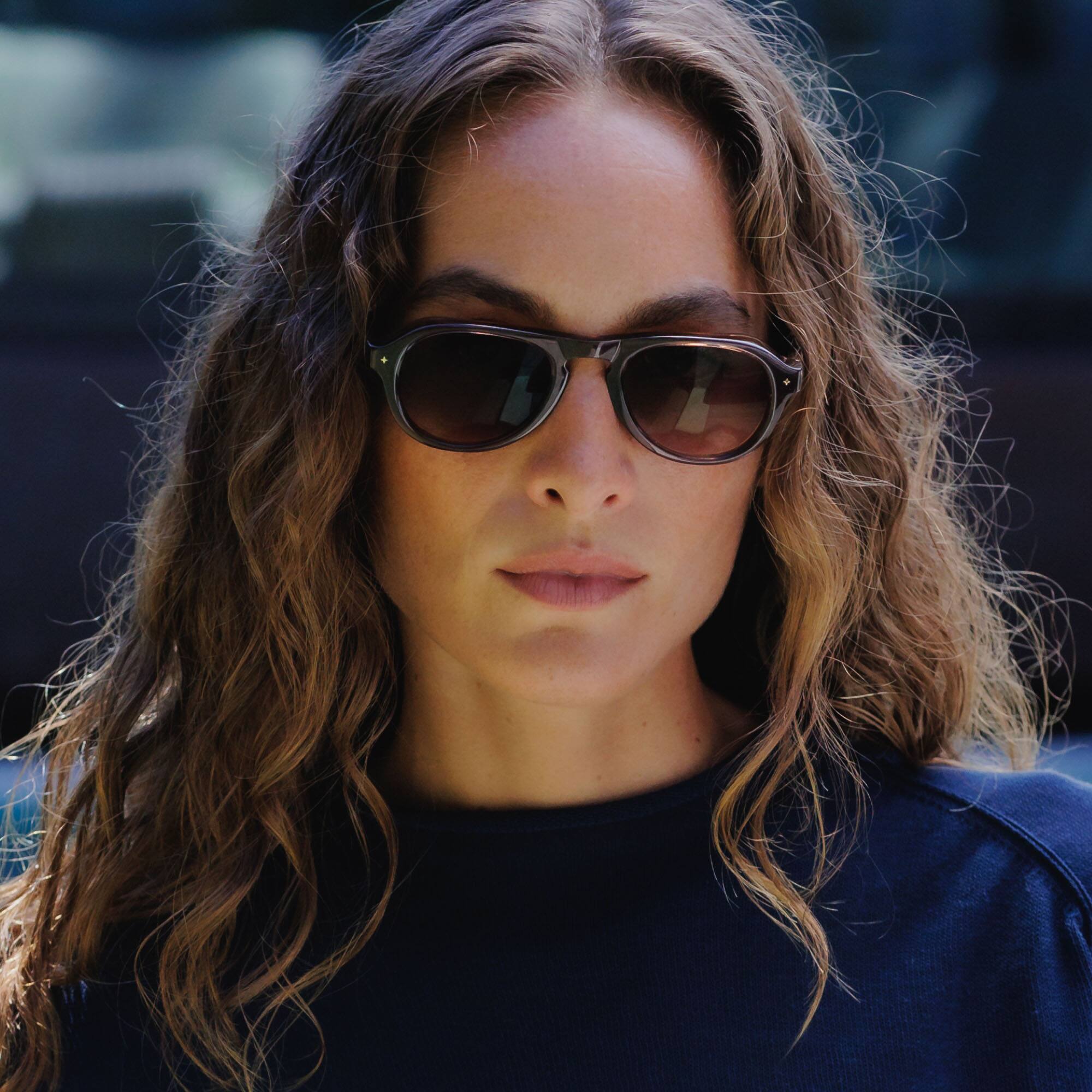 Left. VONDER - PALERMO AI Glasses Translate, Call & Remember, 16h+, Premium Audio, Privacy-First, Clear to Brown Transitions® Lenses - Whiskey.