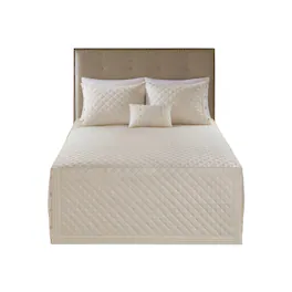 Gracie Mills - Kristofer 4-Piece Reversible Tailored Bedspread Set - Ivory