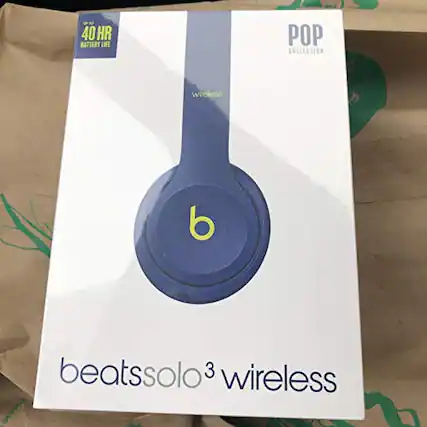 40 HR BATTERY LIFE
POP COLLECTION
beats solo3 wireless