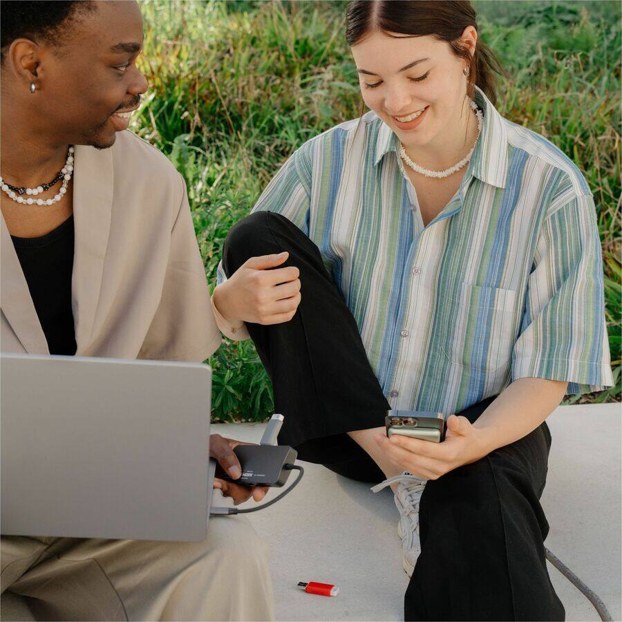 Alt View 1. Verbatim - Verbatim Charge 'n' Go Magnetic Wireless Power Bank 5000 mAh - Green - For Smartphone - 5000 mAh - 20 W - USB Type-C.