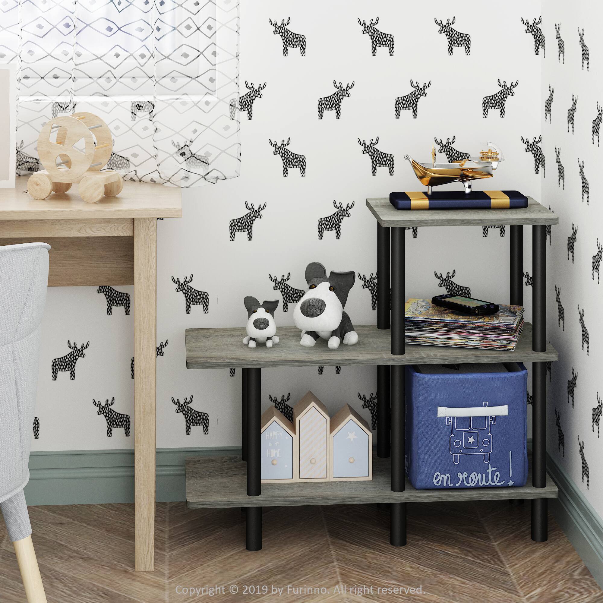 Sure, here is the corrected text:

---

**HAPPY HIME**

**en route!**

---

**Copyright © 2019 by Furinno. All right reserved.**