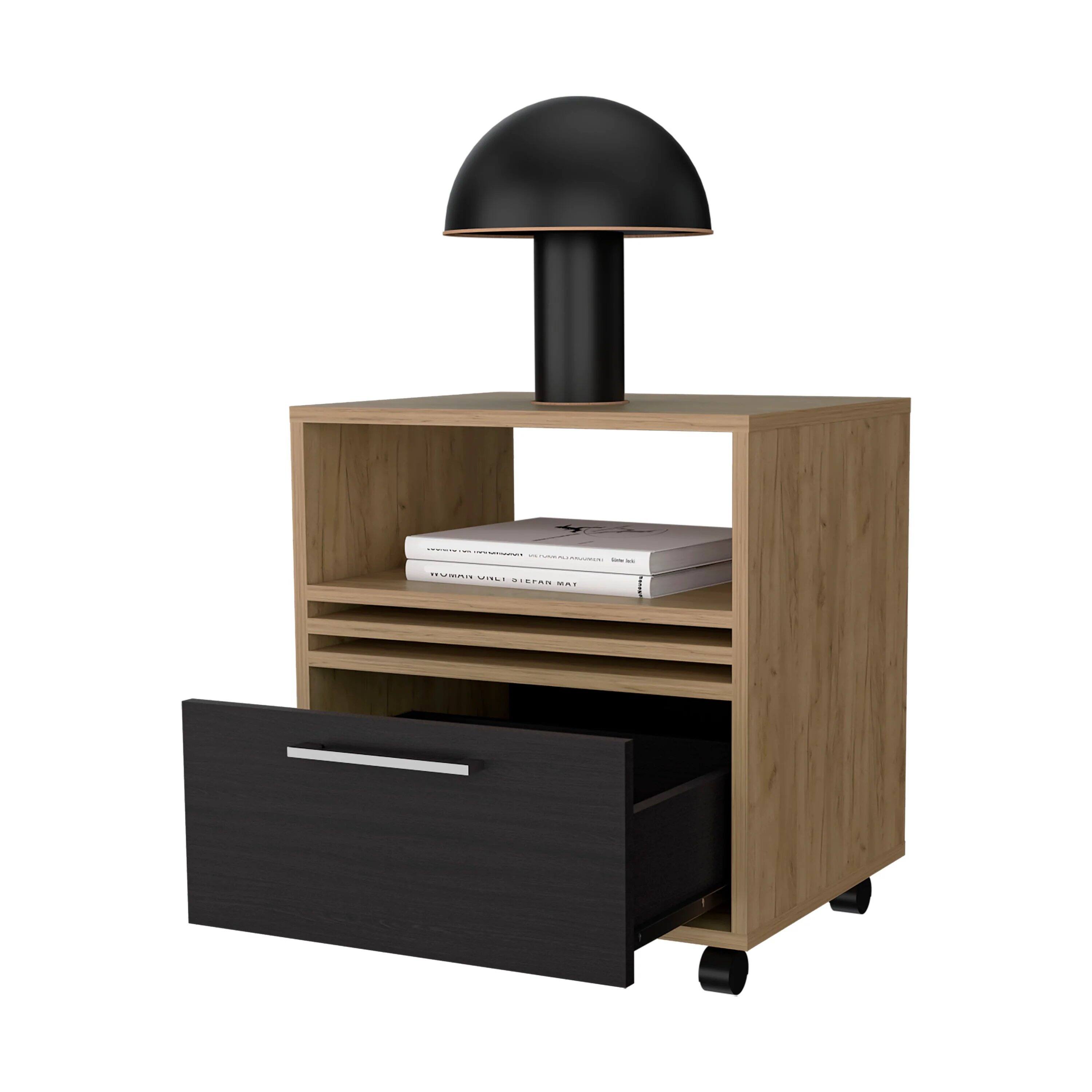 The text on the image appears to be:

"UM MOE IPAN"