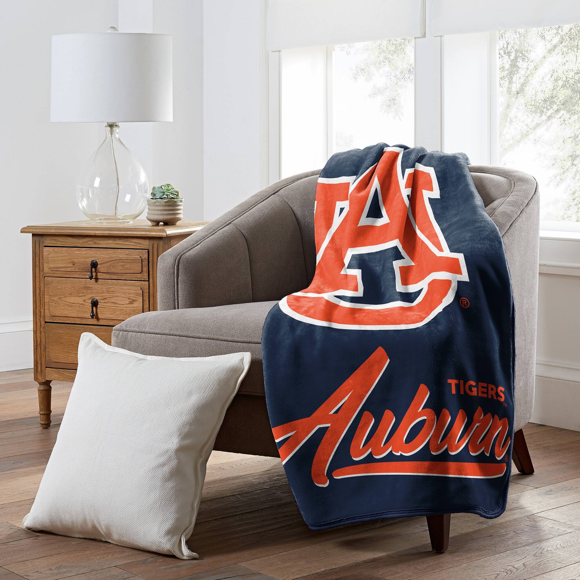 Auburn  
TIGERS
