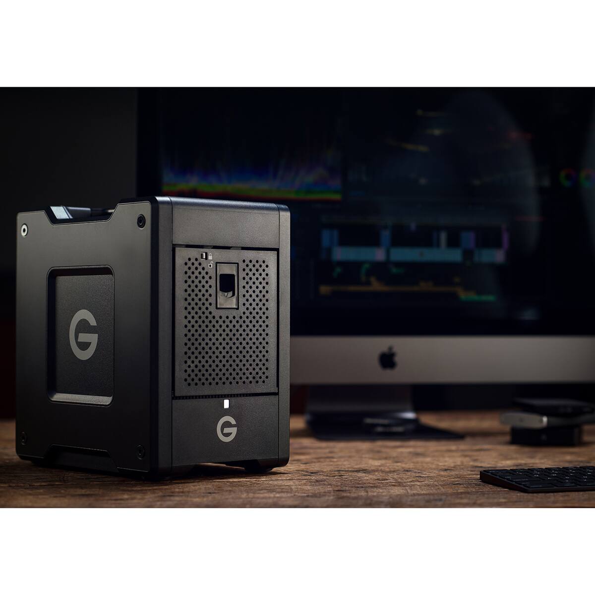 Alt View 2. WD - WD G-RAID Shuttle 4-Bay Thunderbolt 3 RAID Array with 104TB (4x 26TB) Removable HDD.